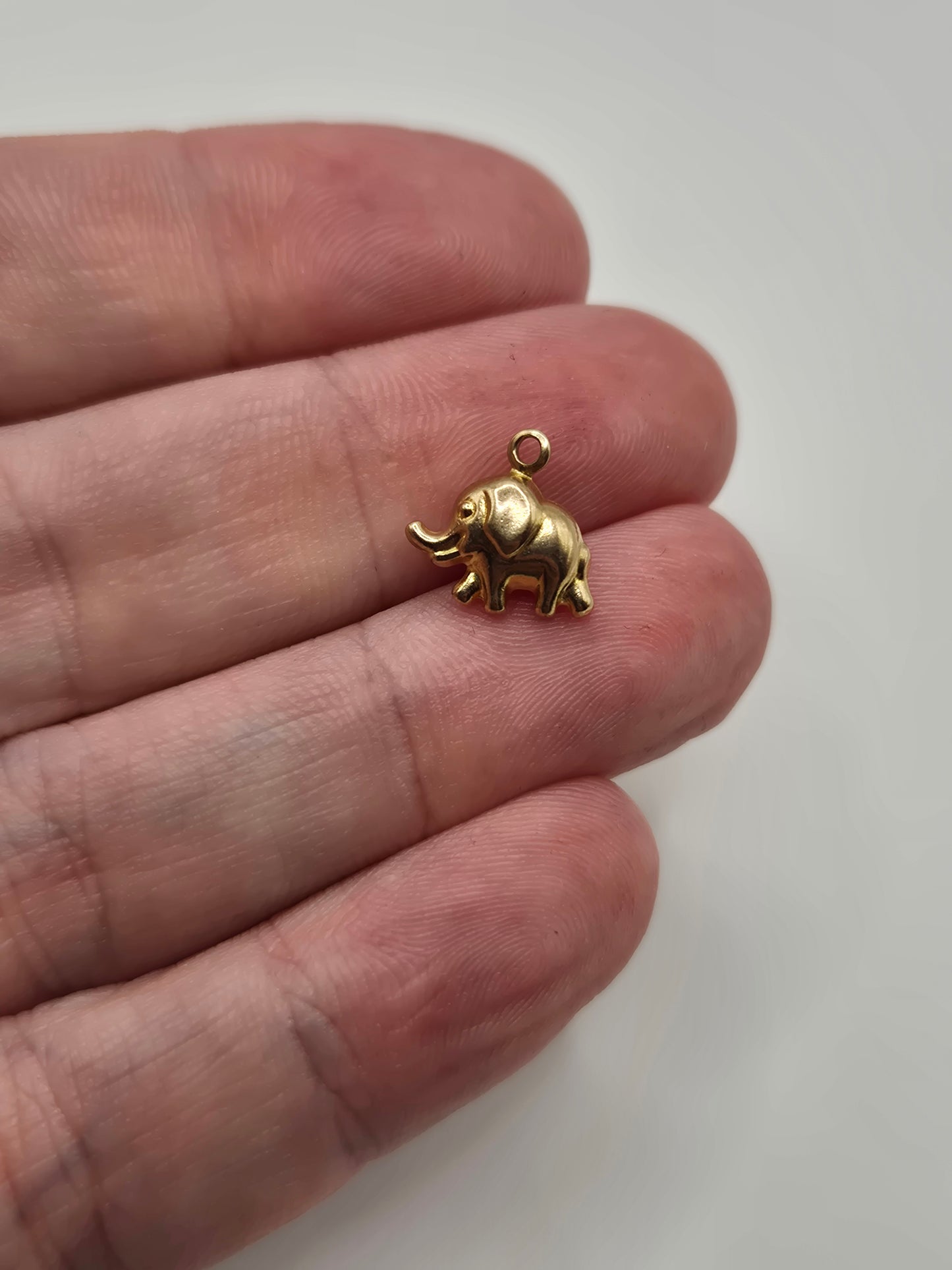 9ct gold elephant charm