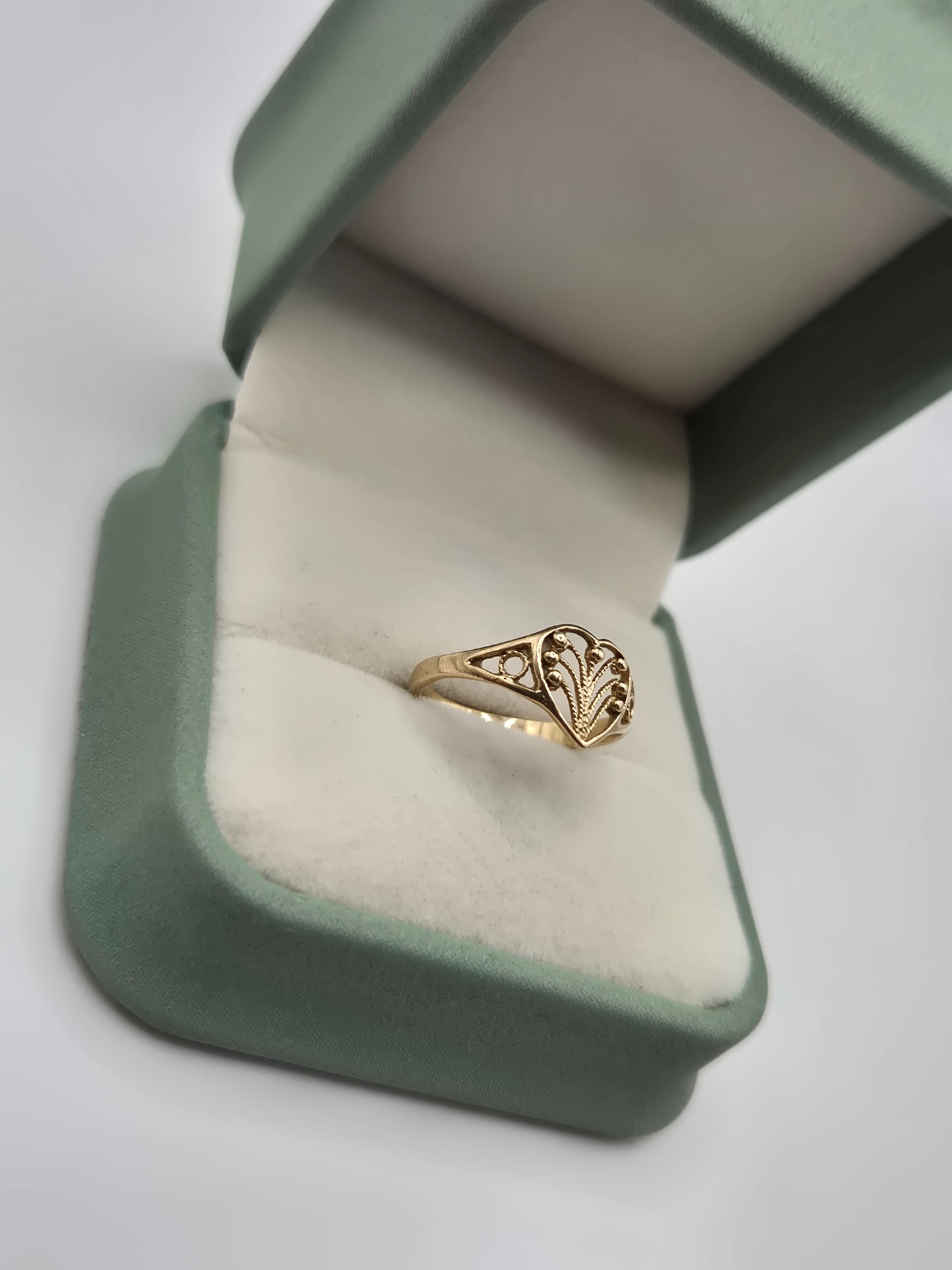 9ct gold heart ring