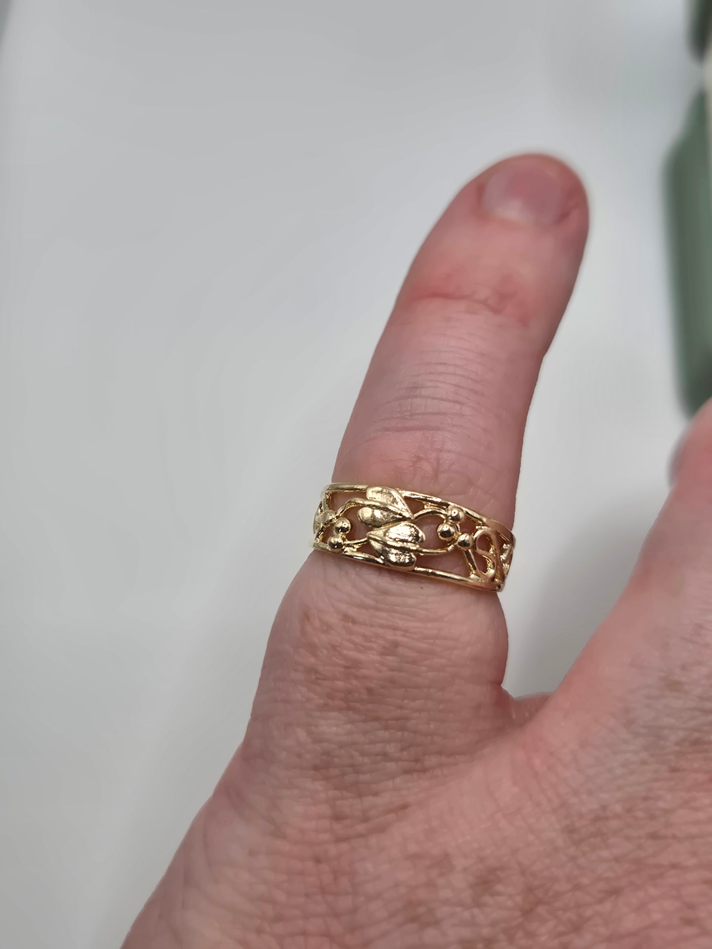9ct gold floral ring