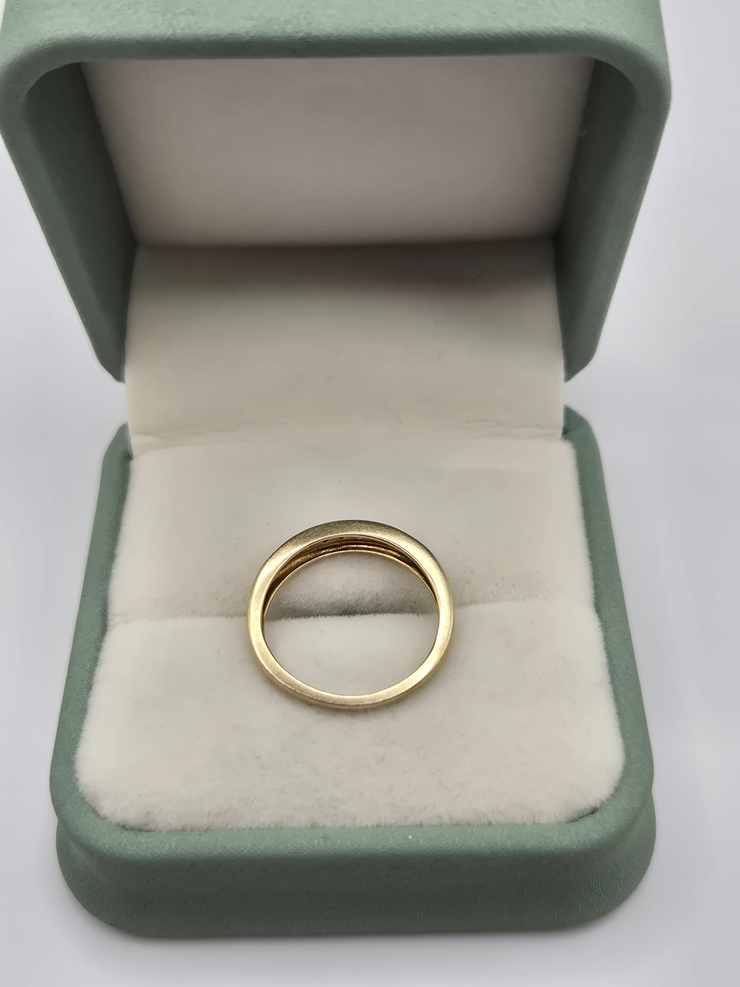 9ct gold diamond ring