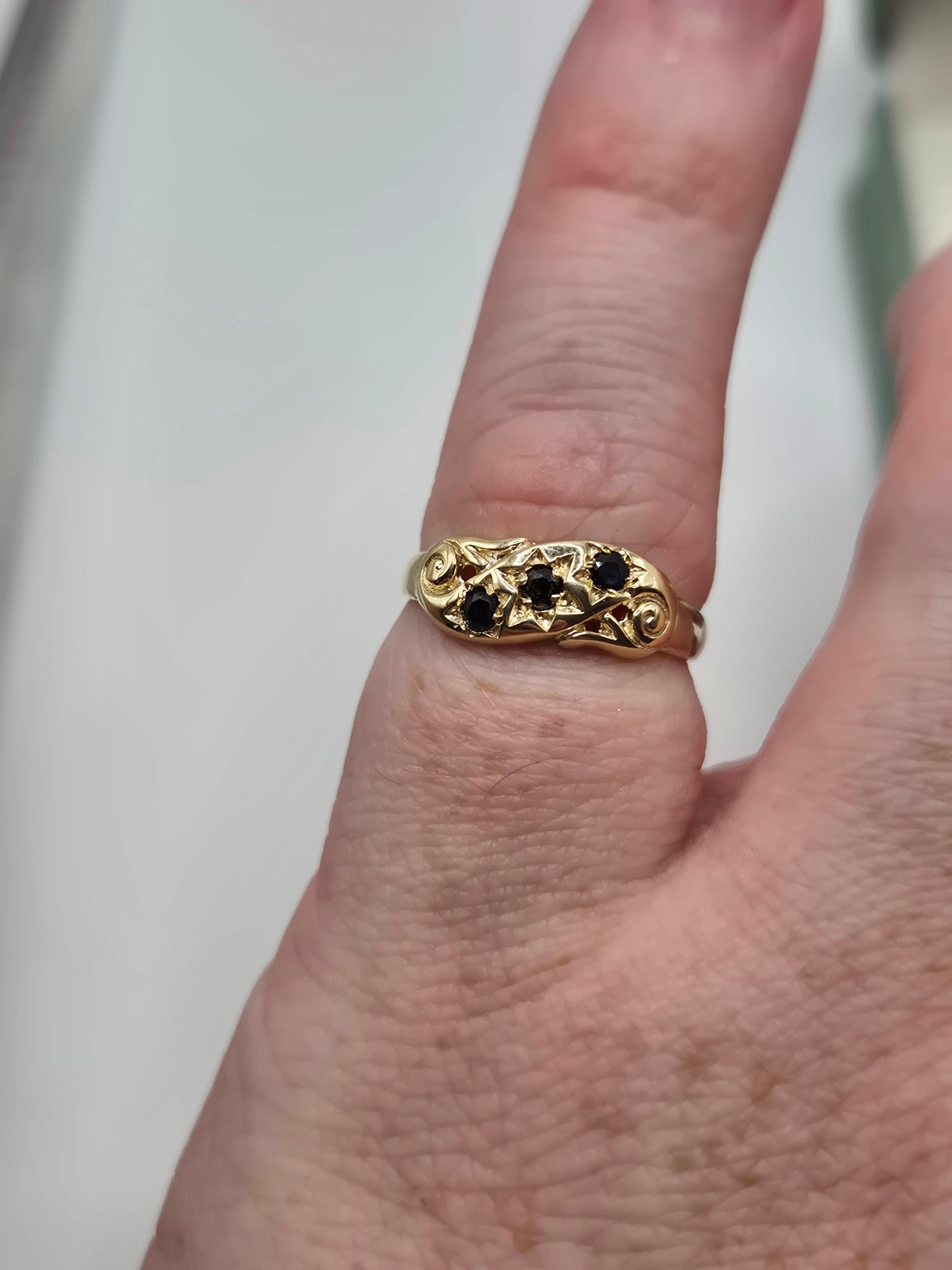 9ct gold sapphire ring