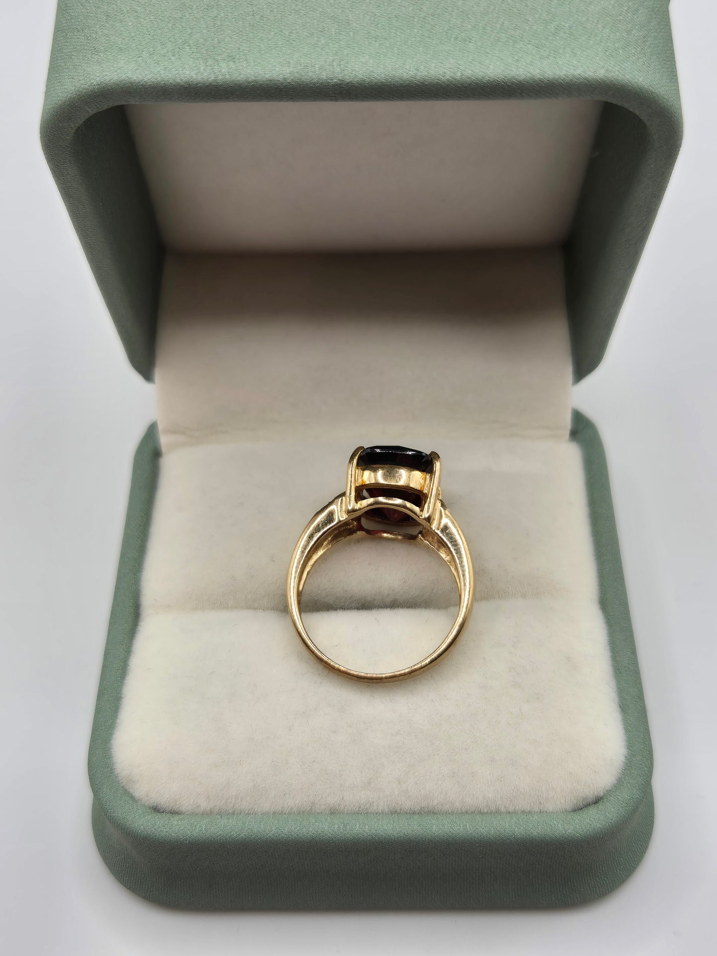 Heavy 9ct gold garnet and white topaz ring