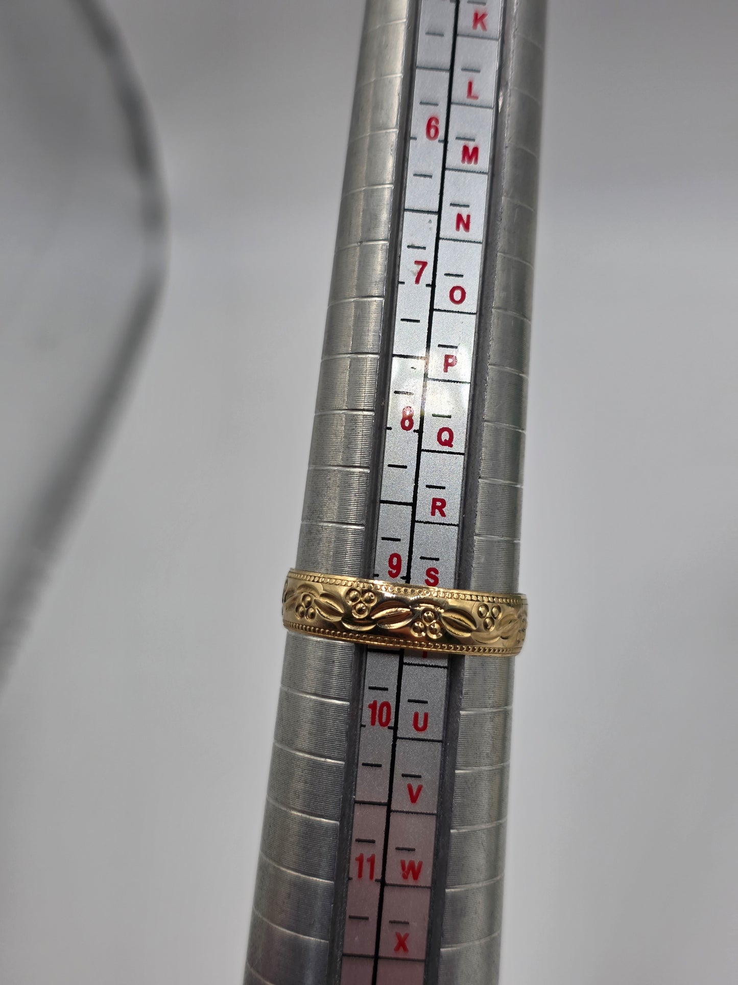 9ct gold patterned band ring