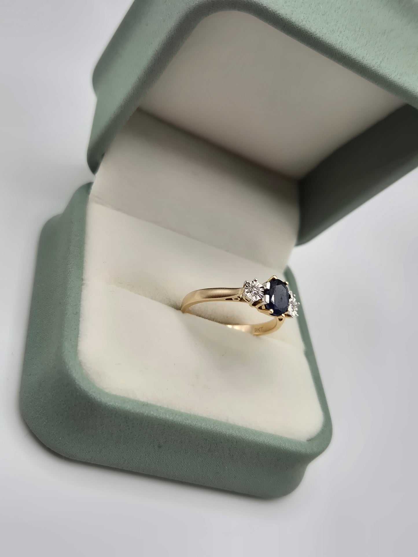 9ct gold sapphire and diamond ring