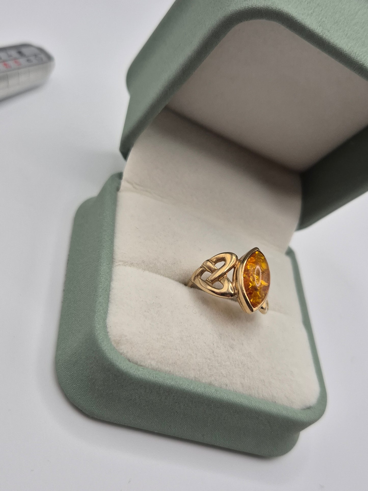 9ct gold amber ring