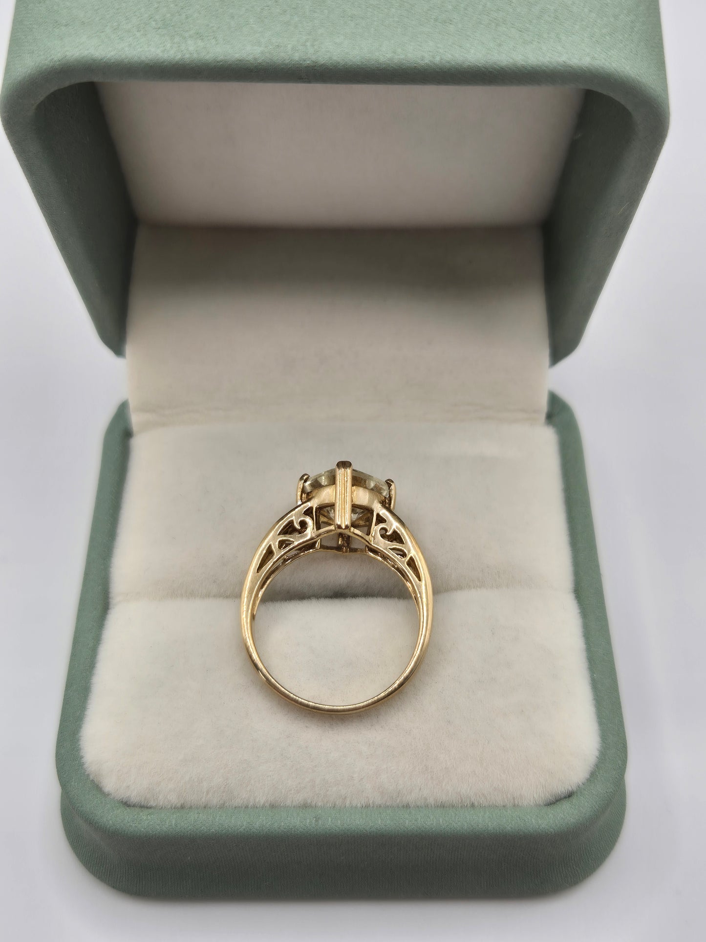 Heavy 9ct gold peridot and diamond ring