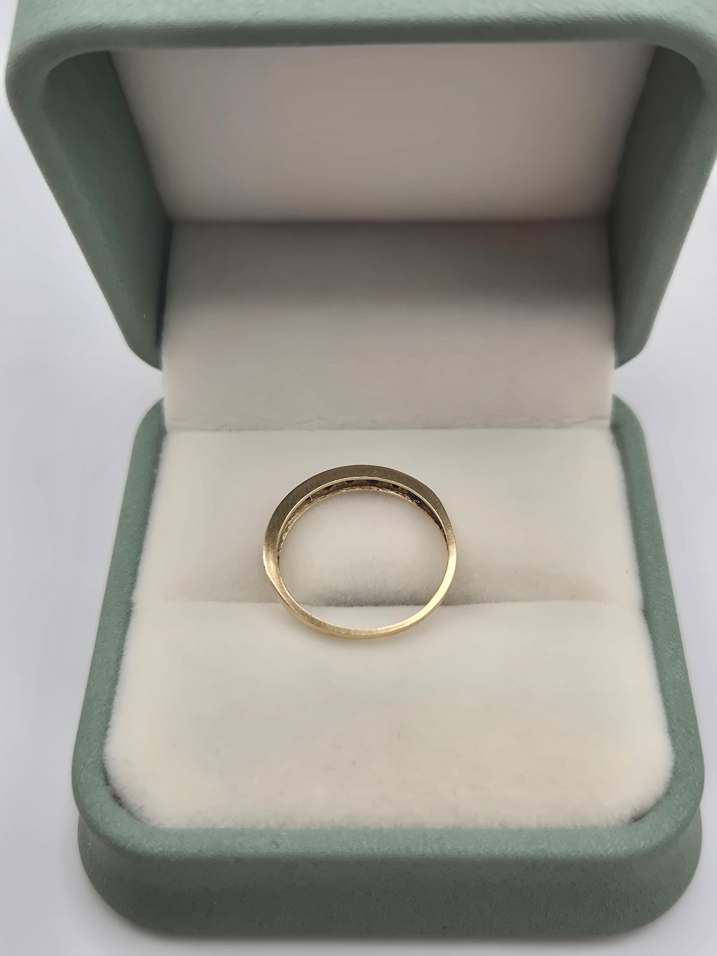9ct gold sapphire and diamond ring