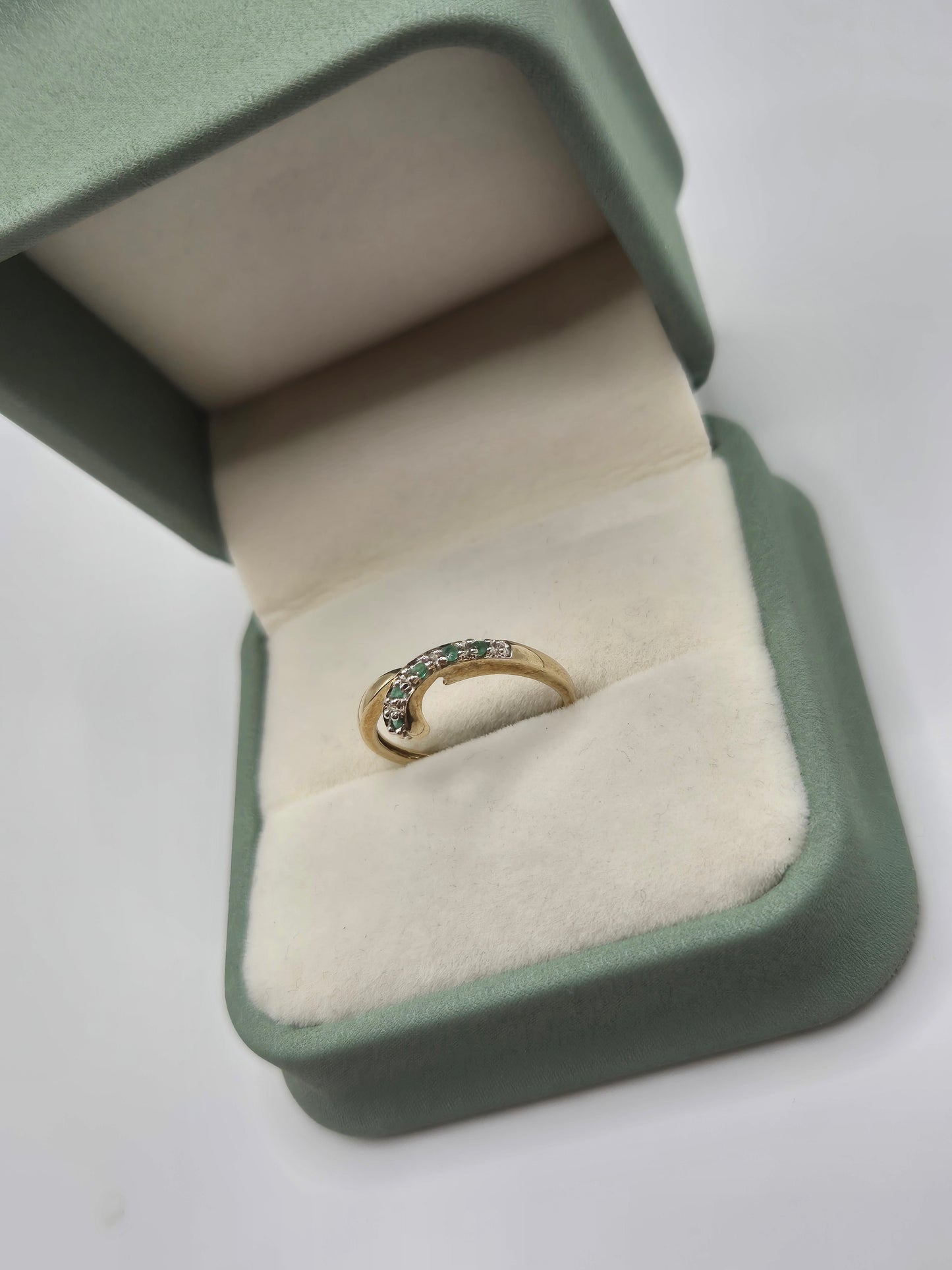 9ct gold emerald and diamond ring