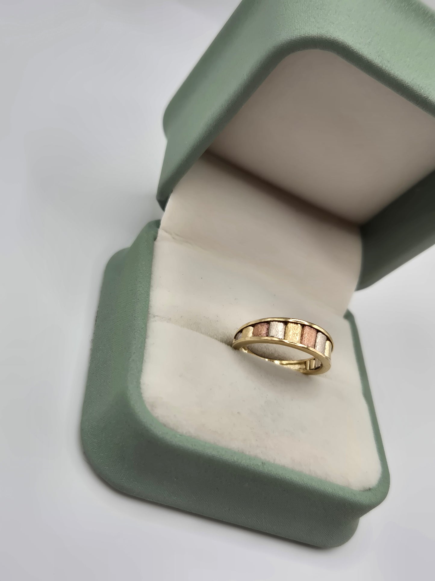 9ct tri gold ring