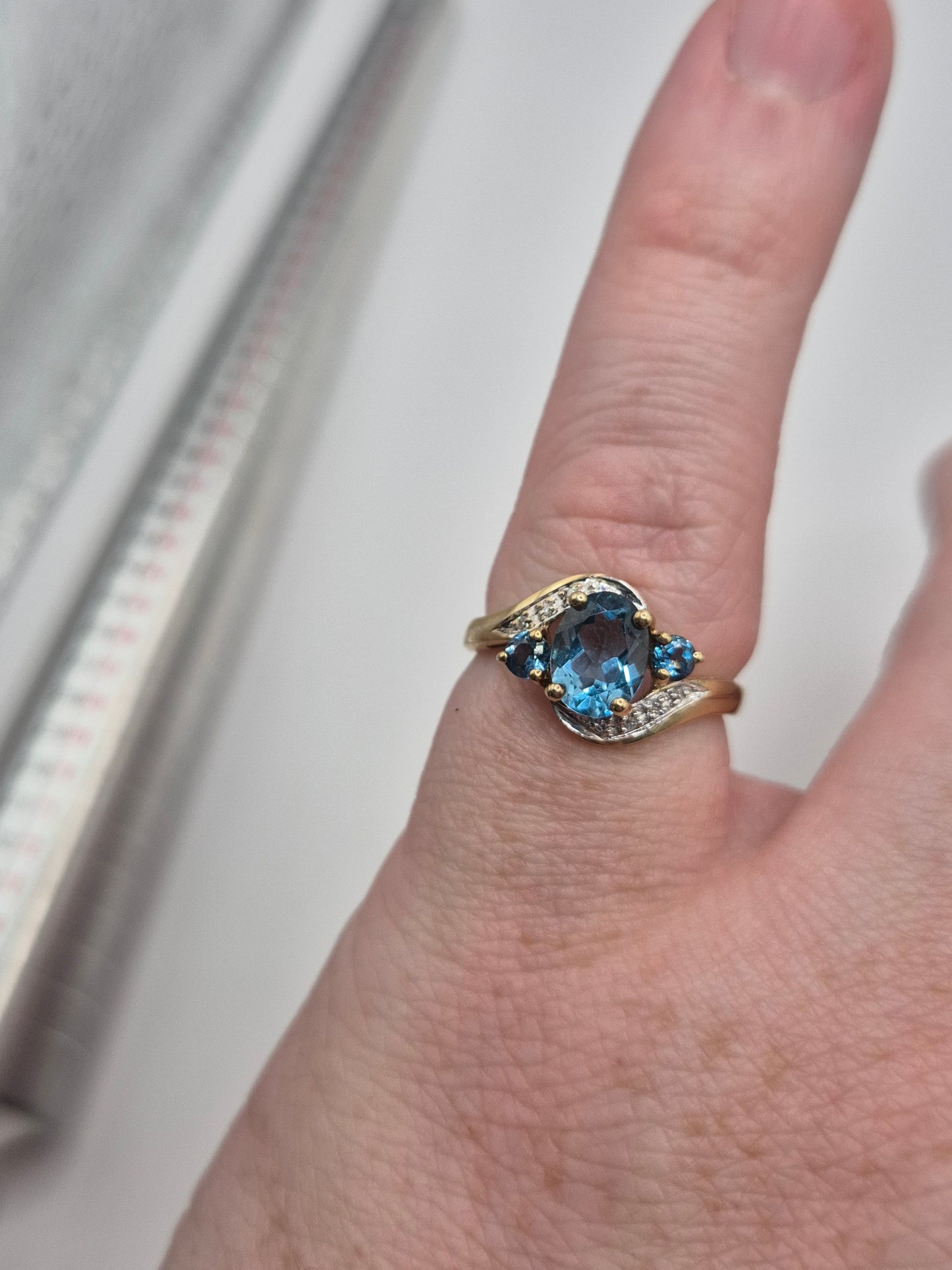 9ct gold topaz and diamond ring