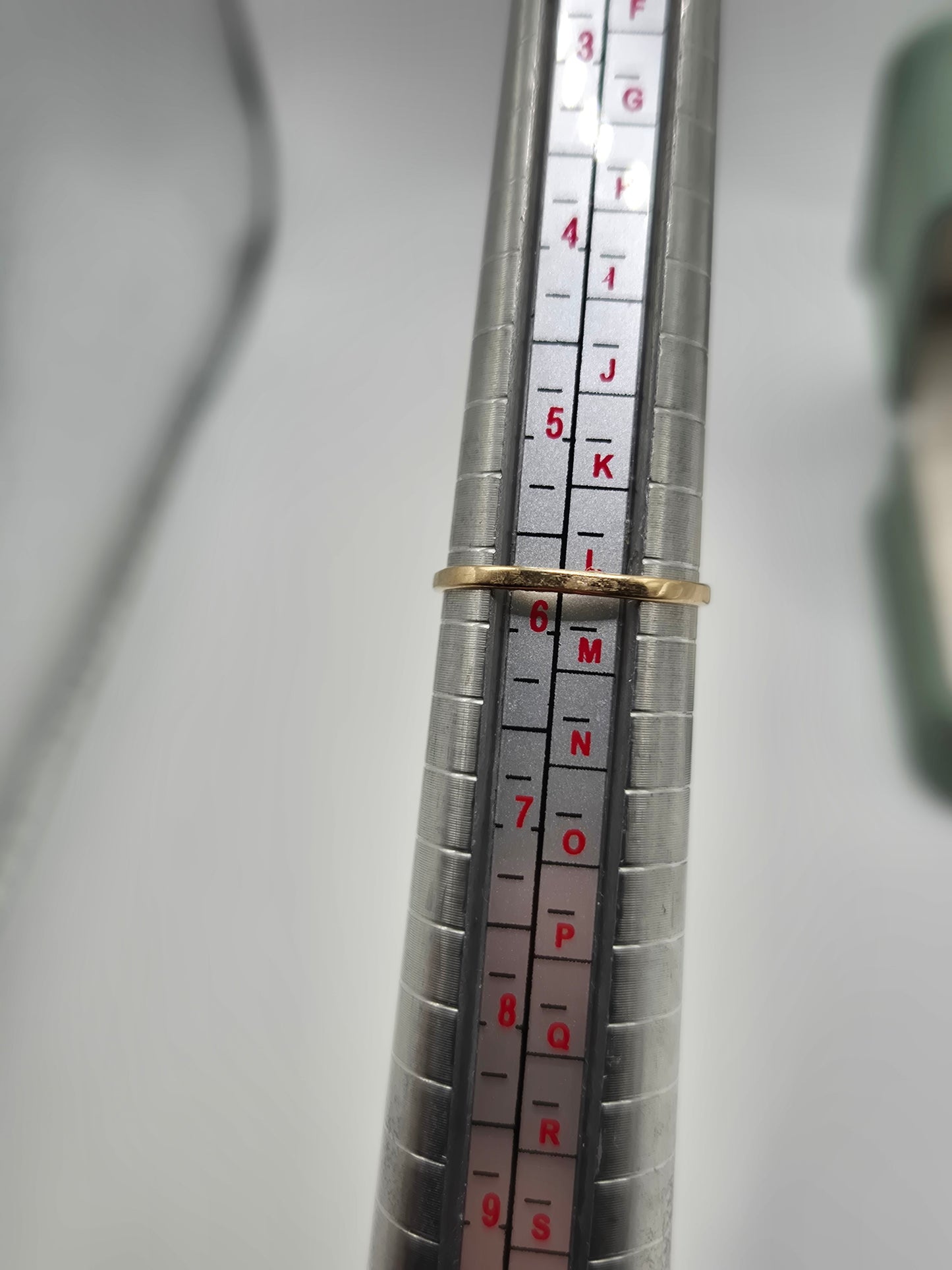 9ct gold topaz and cz ring