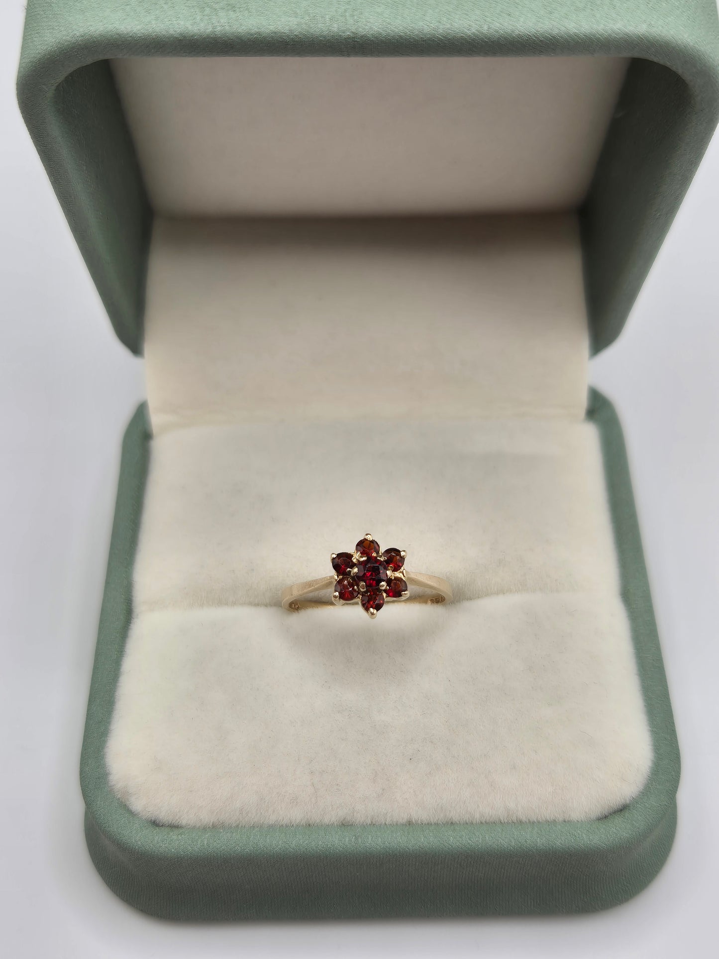 9ct gold garnet cluster ring