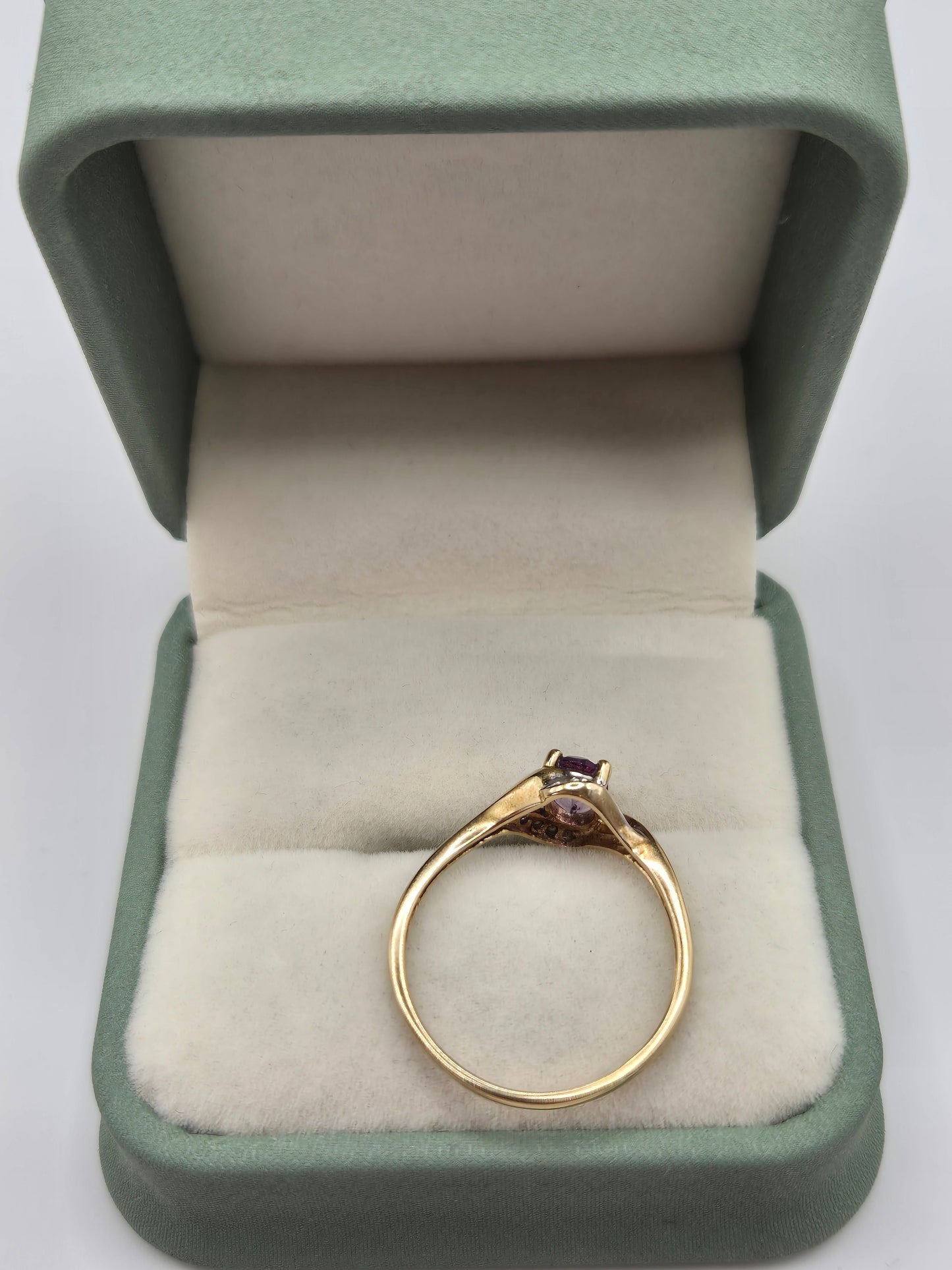 9ct gold amethyst and zircon ring