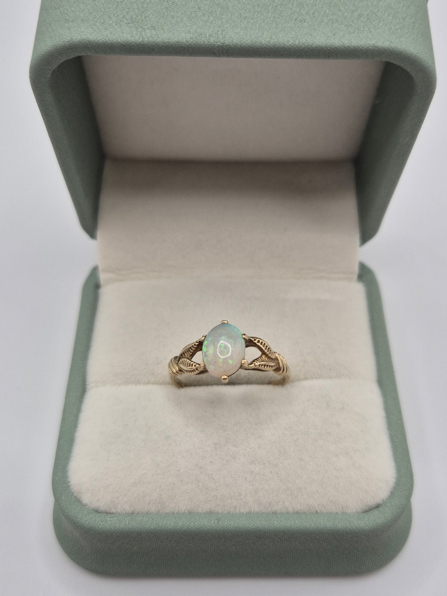 9ct gold opal ring