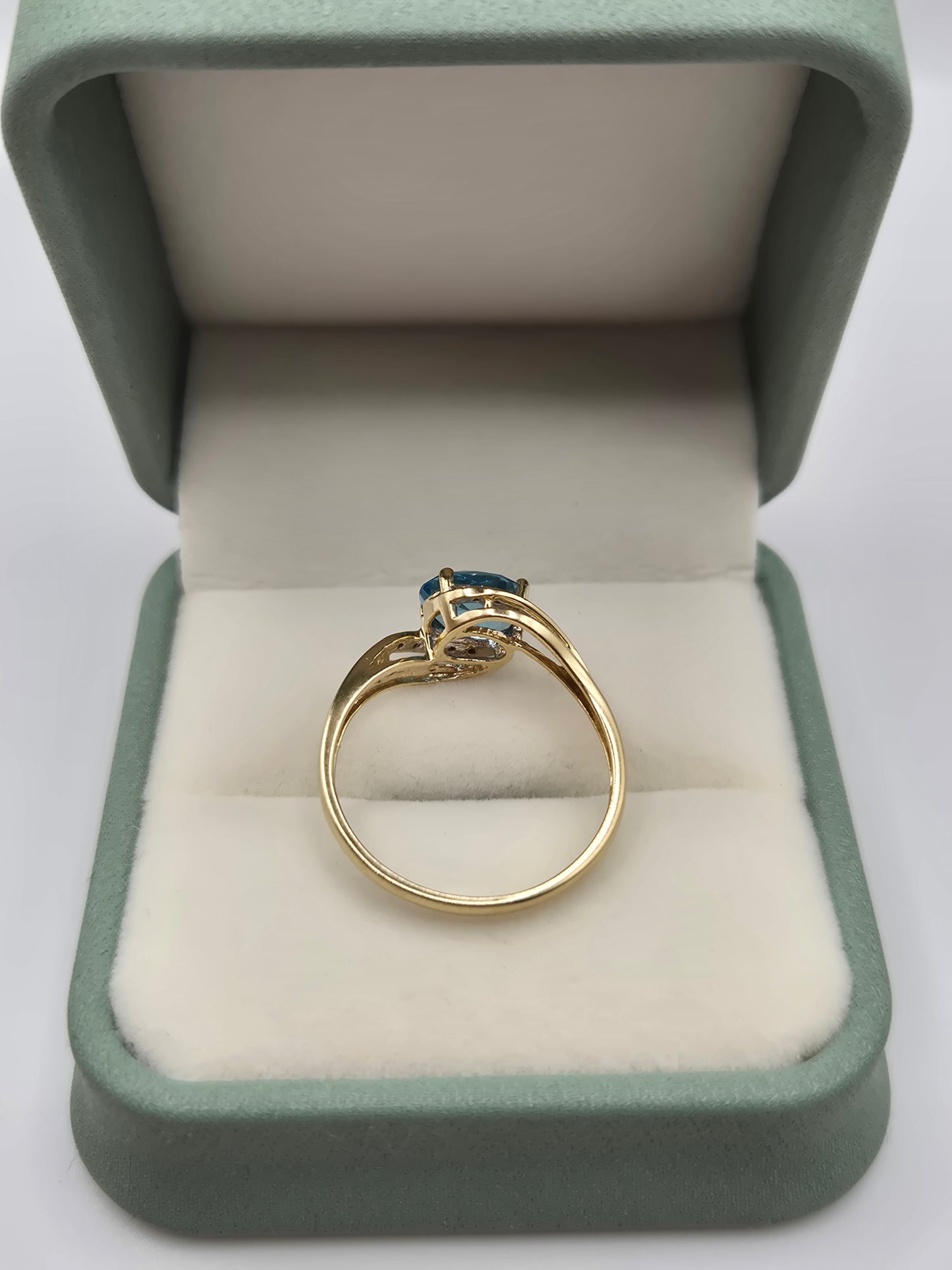 9ct gold topaz and diamond ring