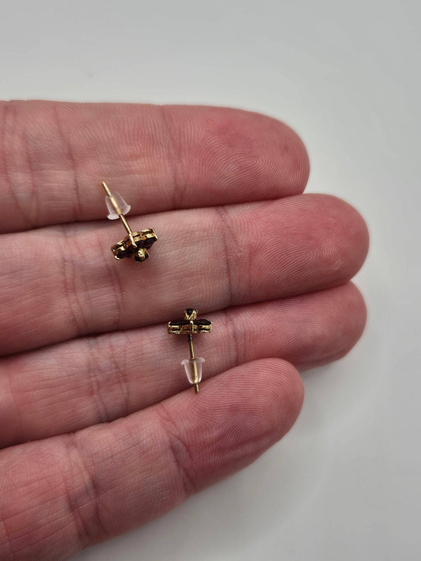 9ct gold garnet earrings