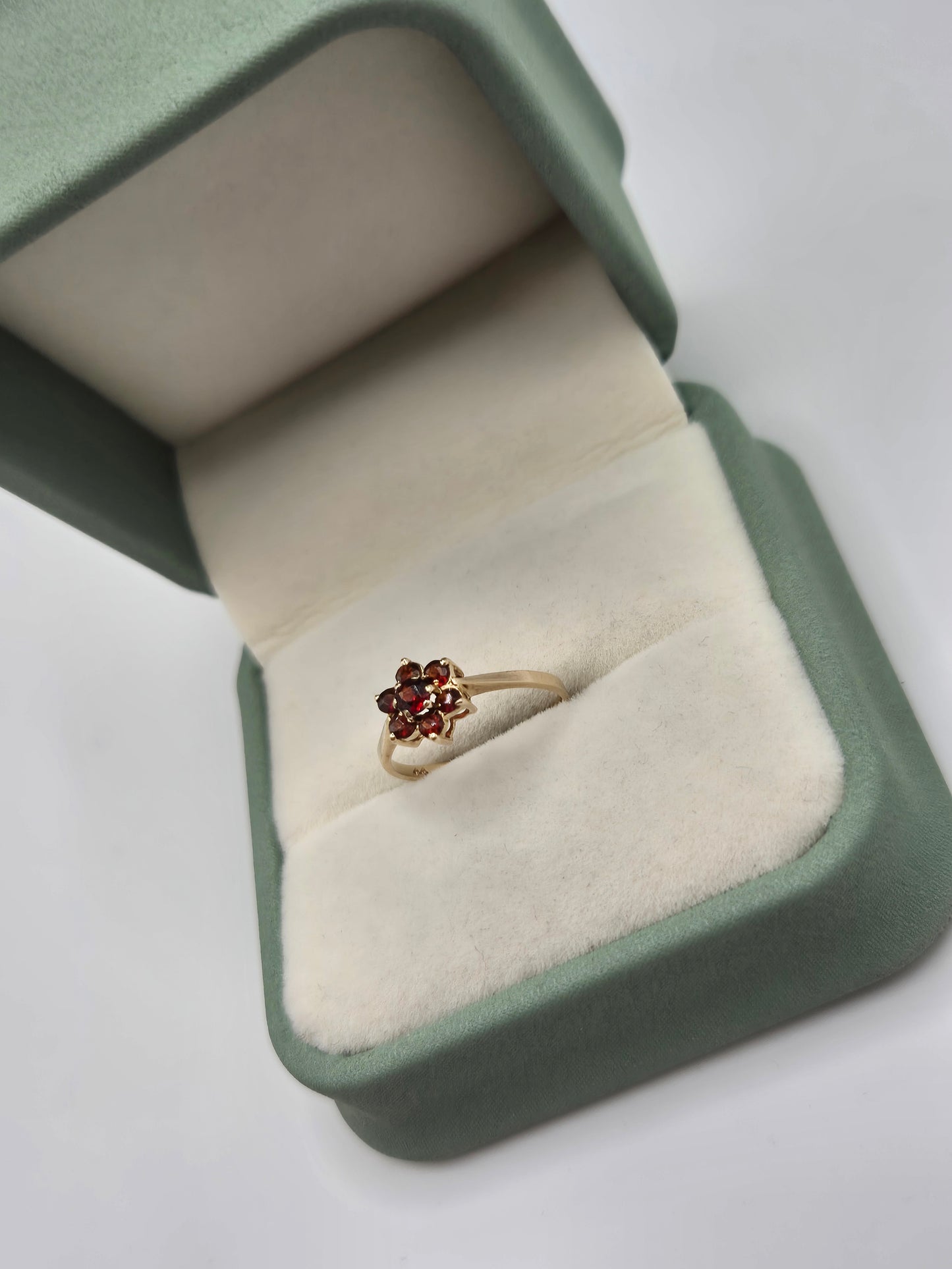 9ct gold garnet cluster ring