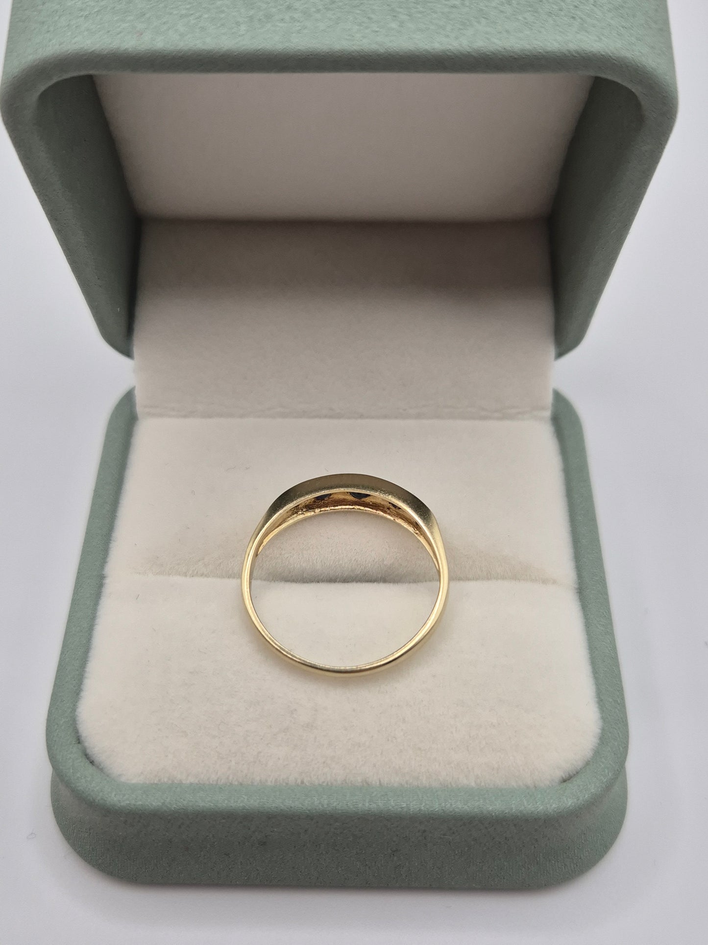 9ct gold sapphire and diamond ring