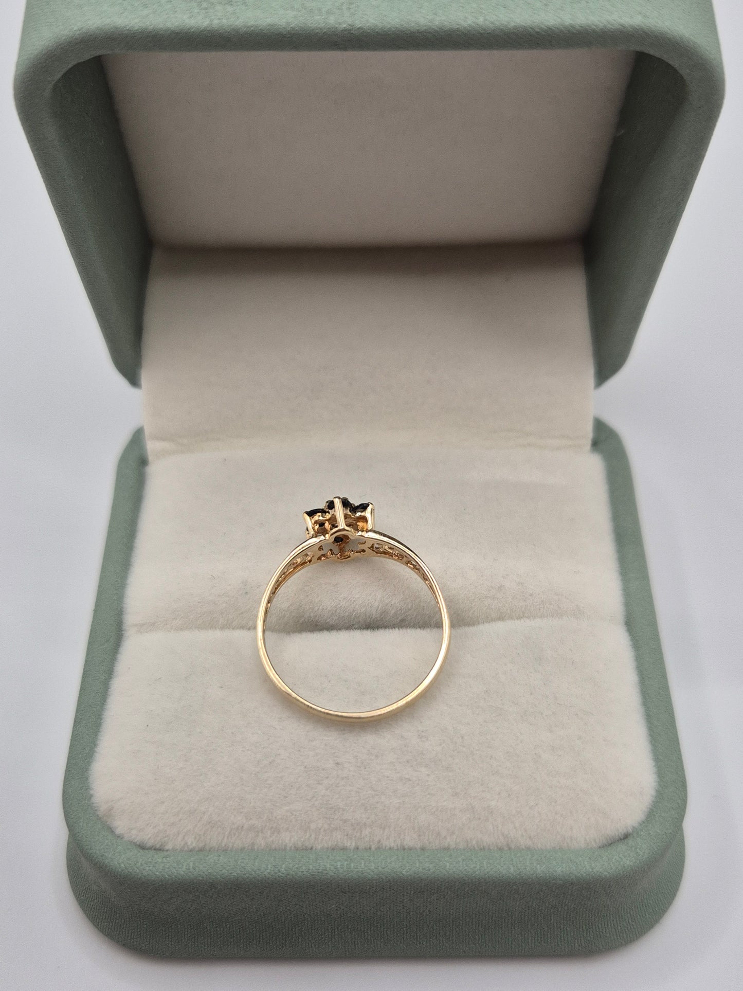 9ct gold sapphire cluster ring