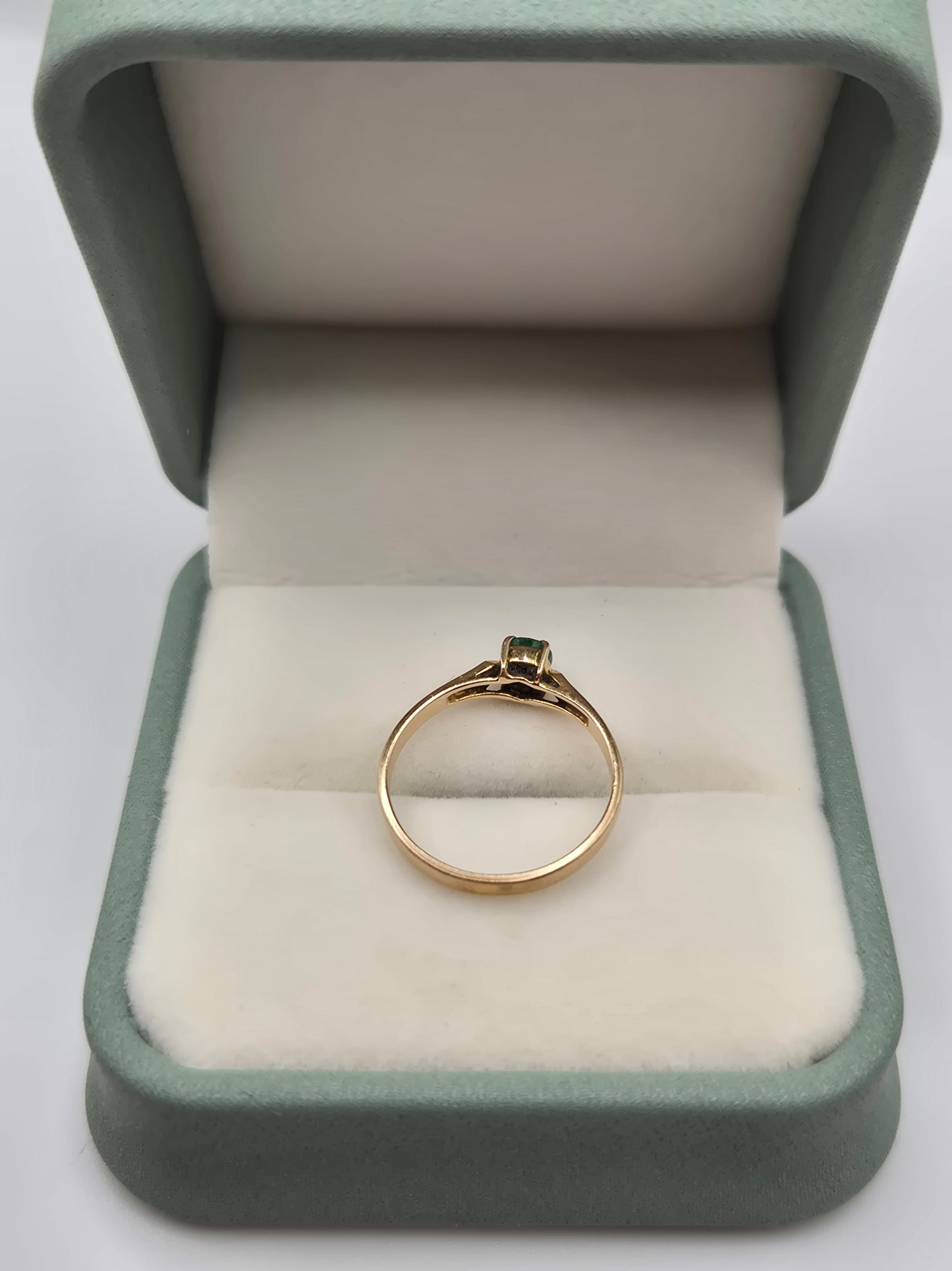 9ct gold emerald ring