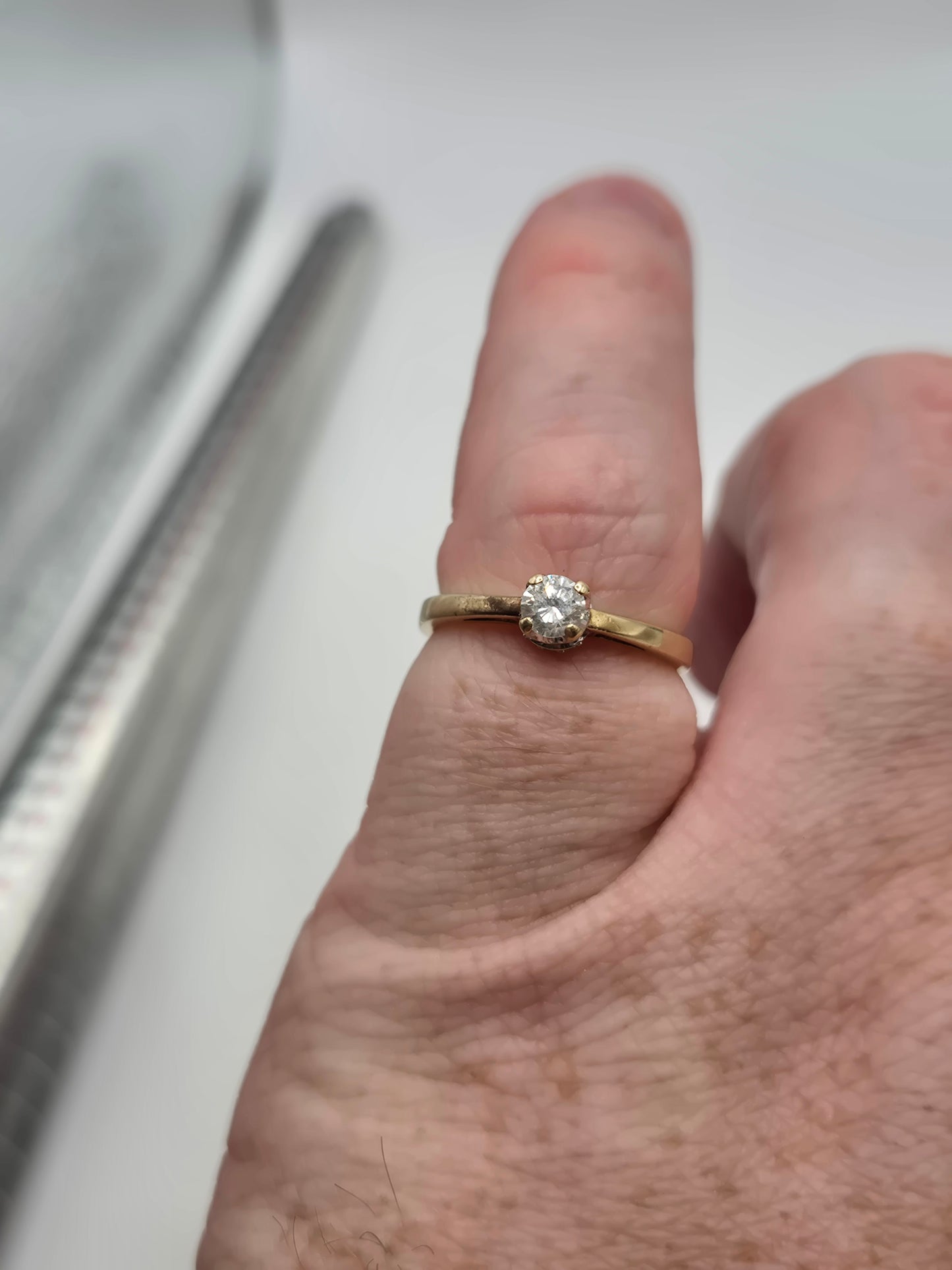 9ct gold 25 point diamond ring