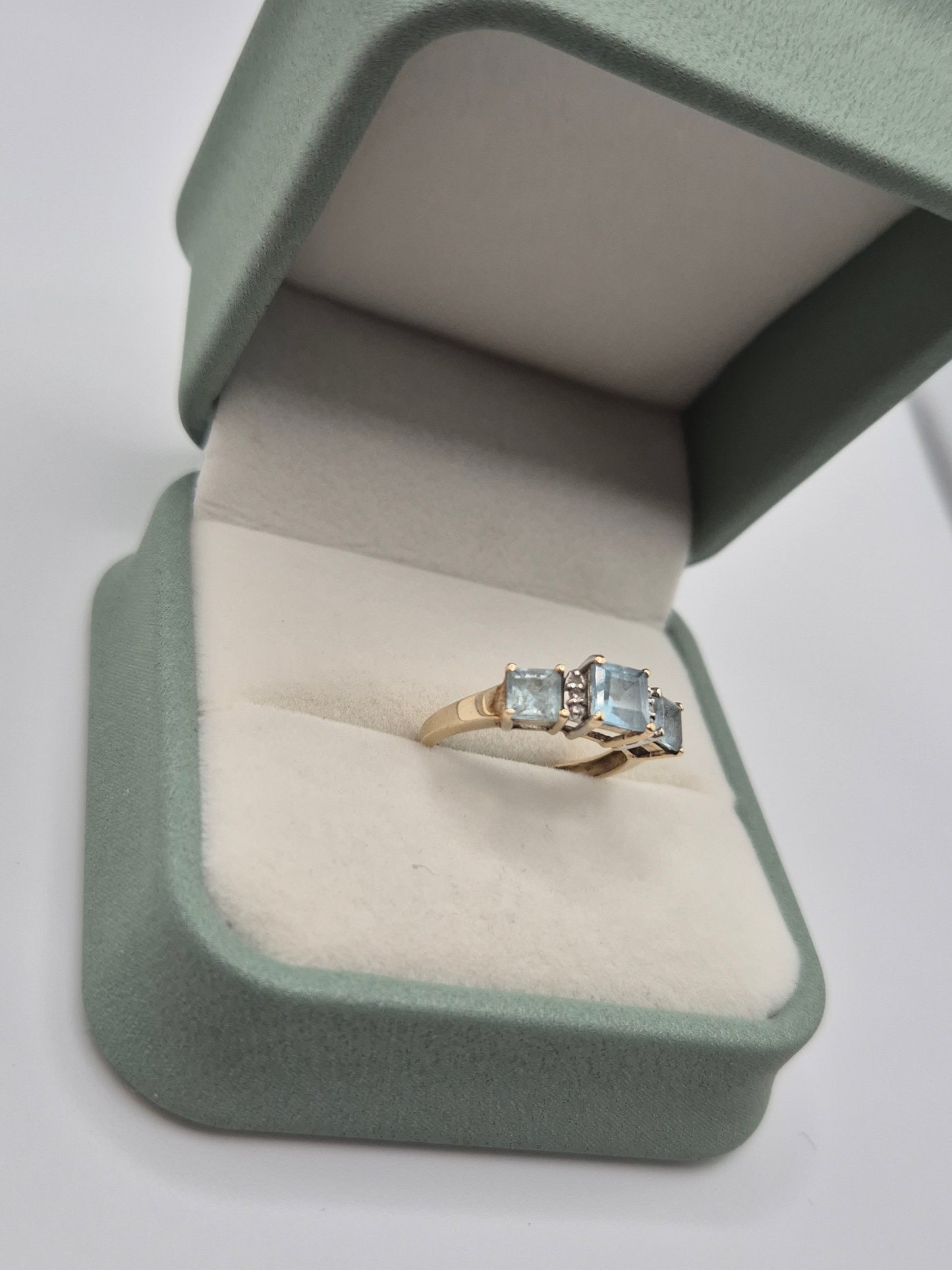 9ct gold topaz and diamond ring
