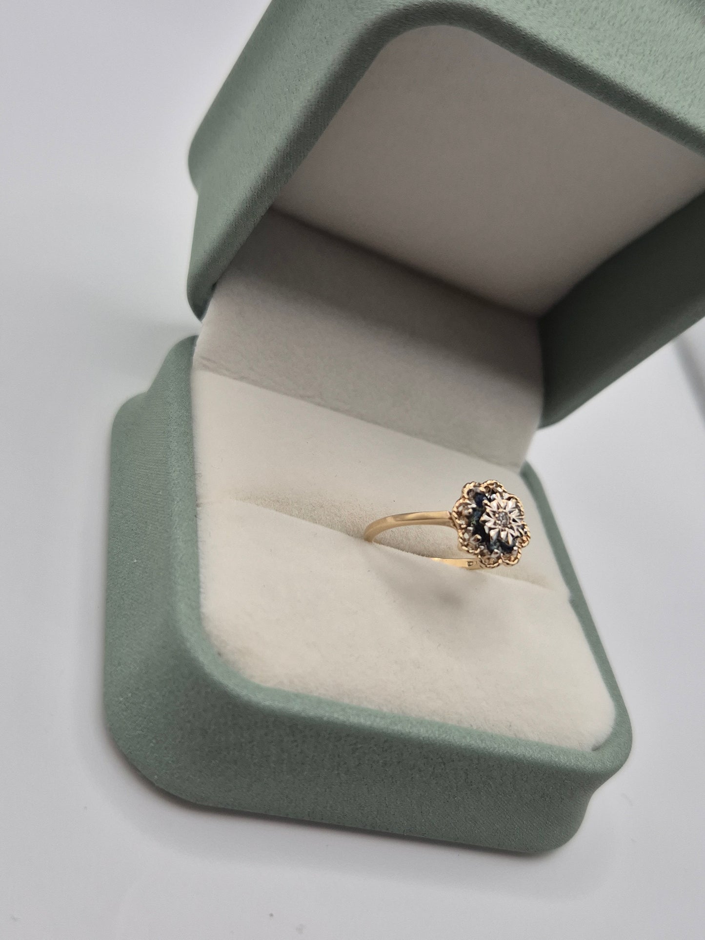 9ct gold sapphire and diamond ring