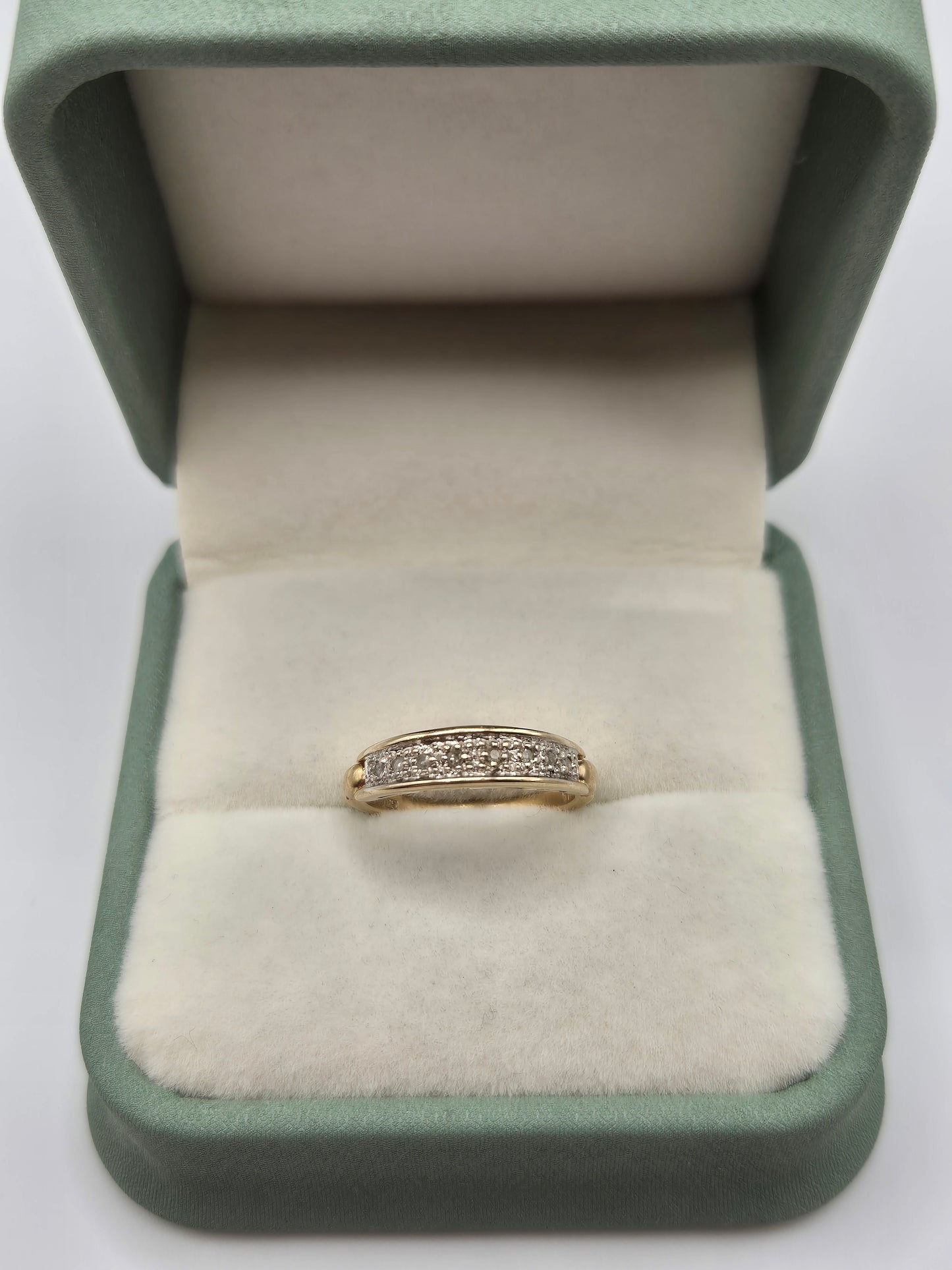 9ct gold diamond ring