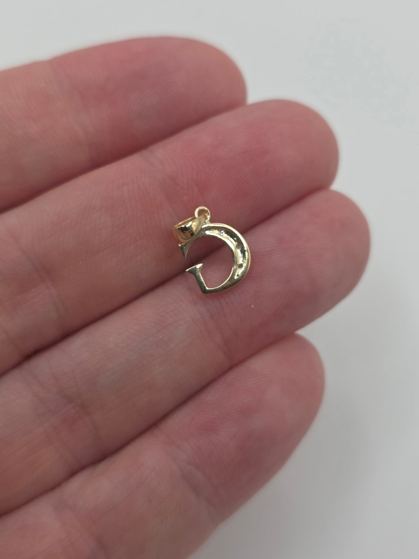 9ct gold diamond initial G pendant