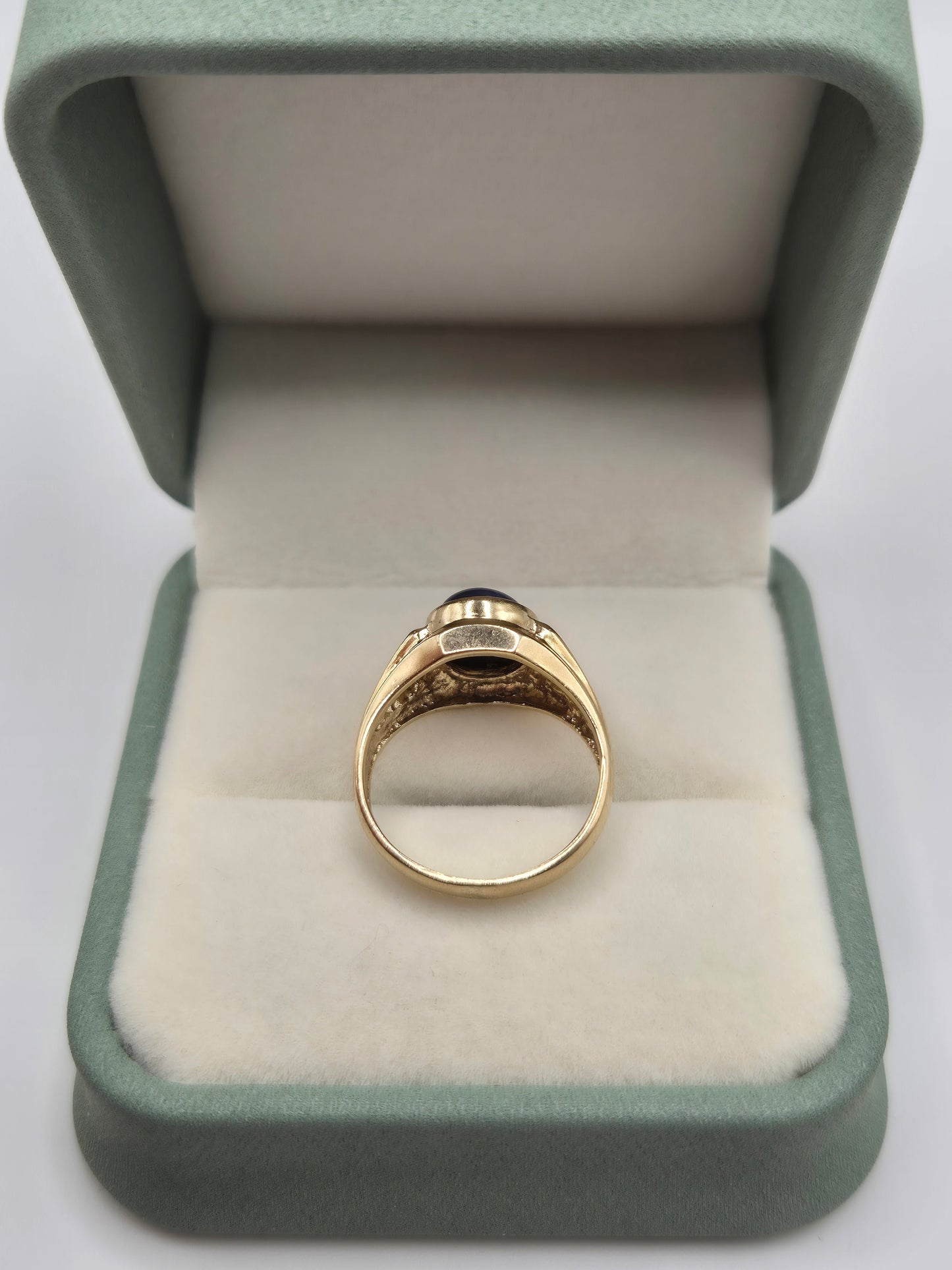 9ct gold star sapphire and diamond ring