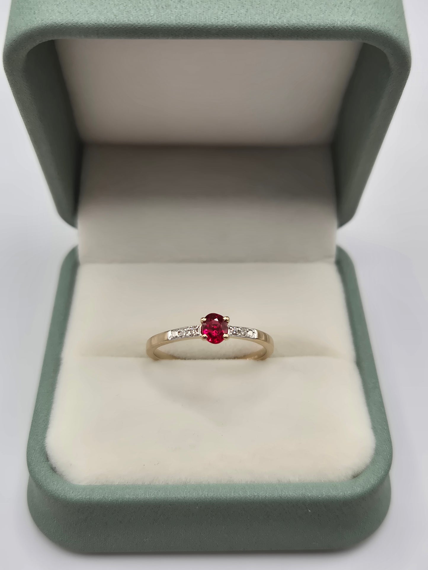 9ct gold spinel and diamond ring