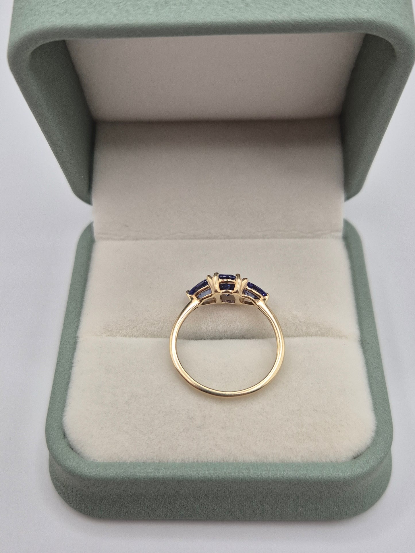 9ct gold tanzanite ring