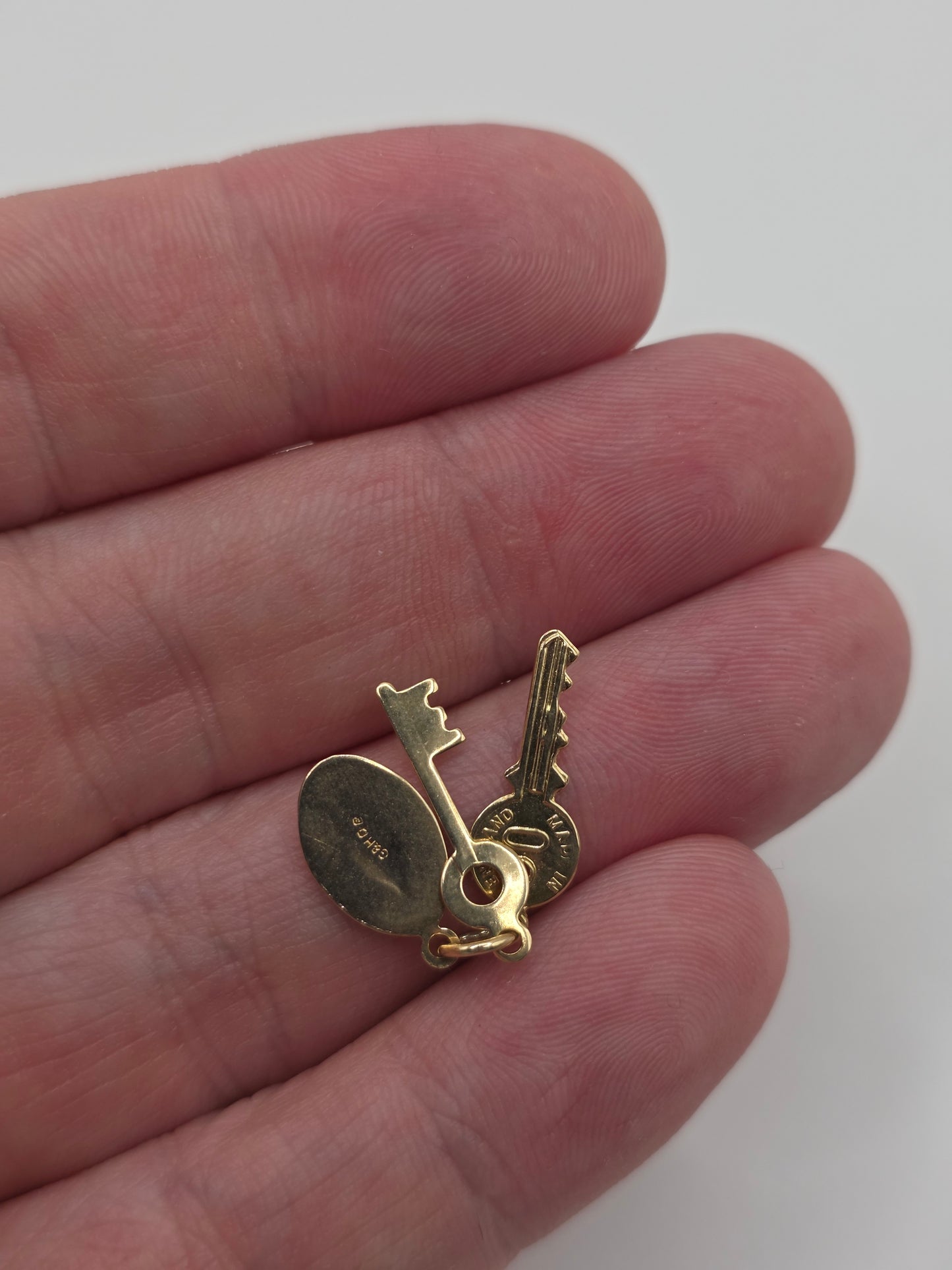 9ct gold keys charm