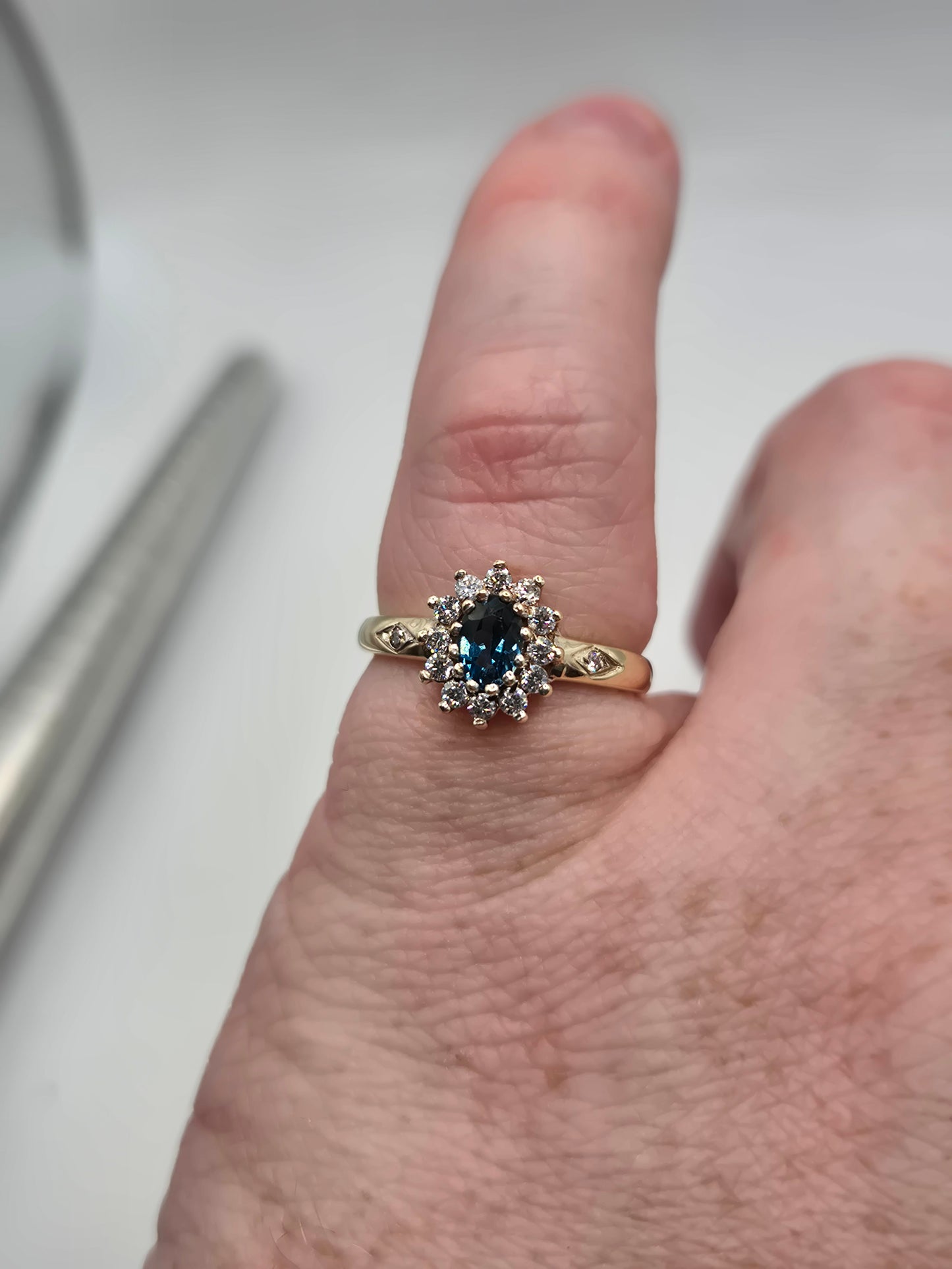 9ct gold topaz and cz ring