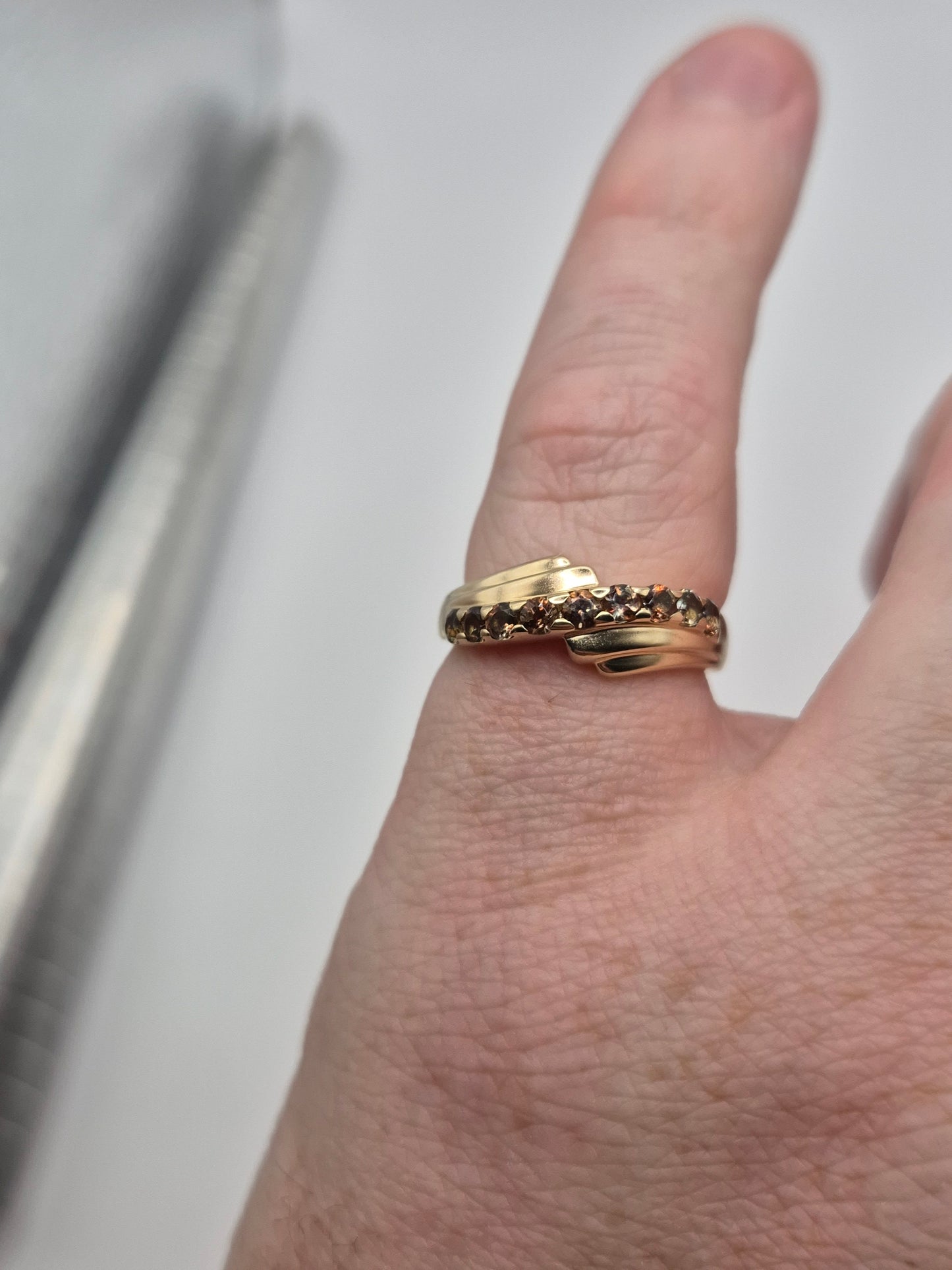 9ct gold quartz ring