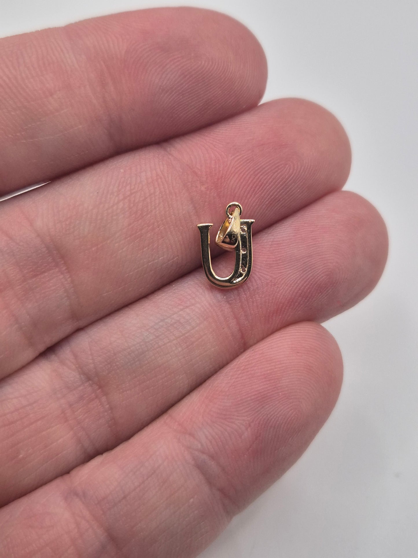 9ct gold diamond initial U pendant