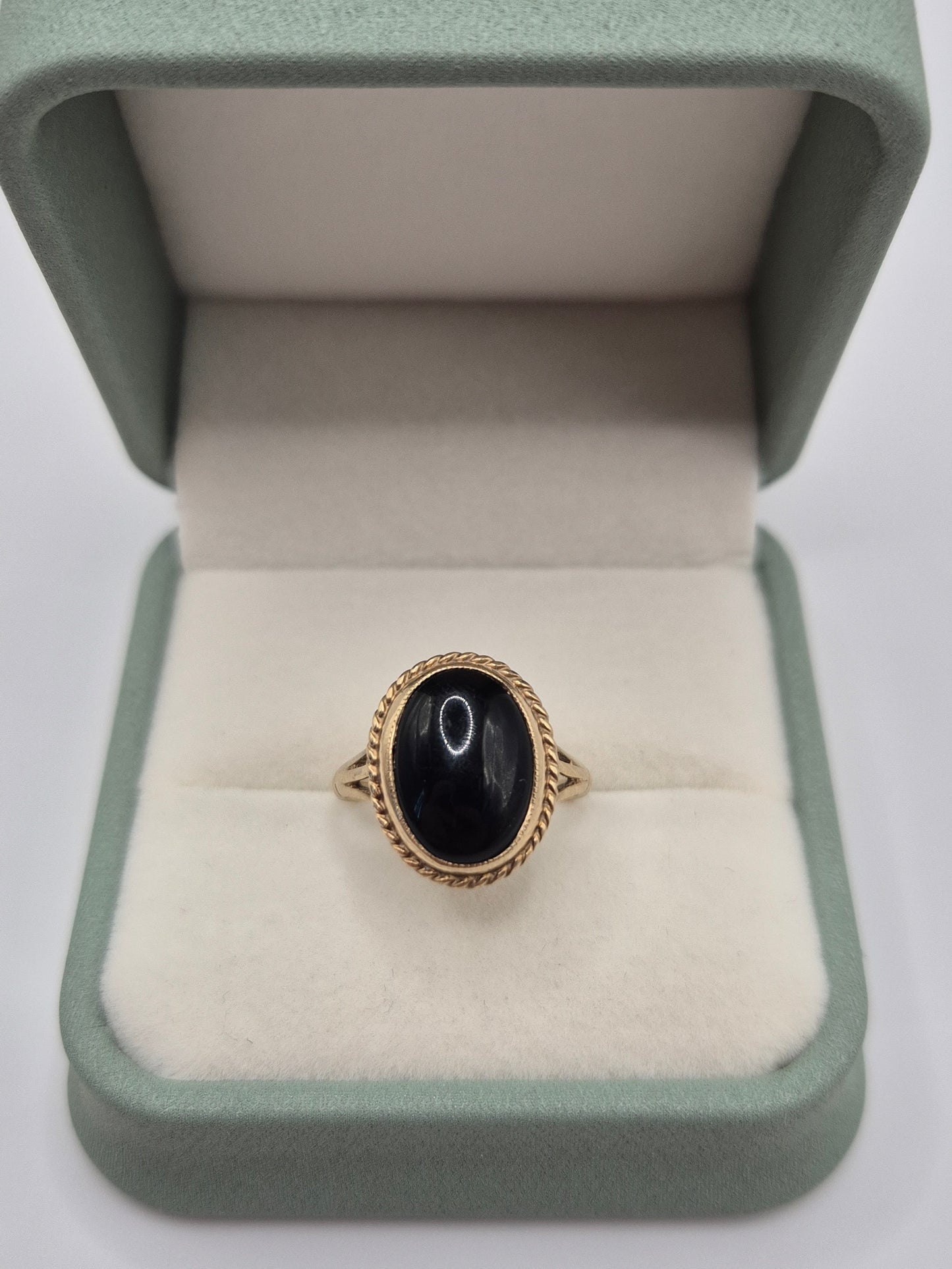 9ct gold onyx ring