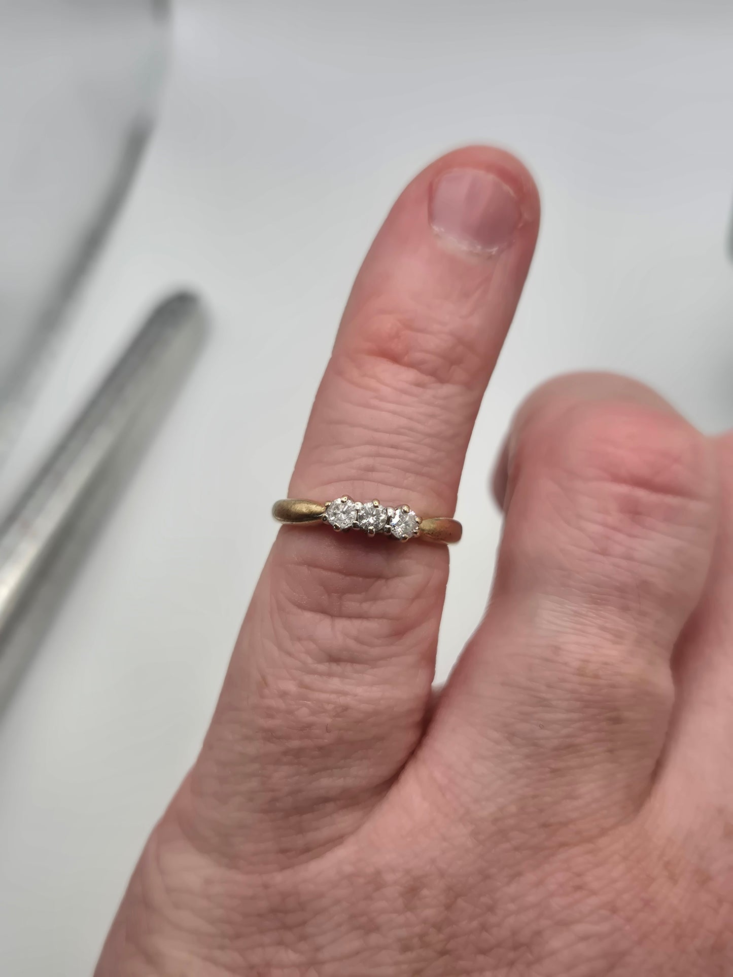 9ct gold diamond ring
