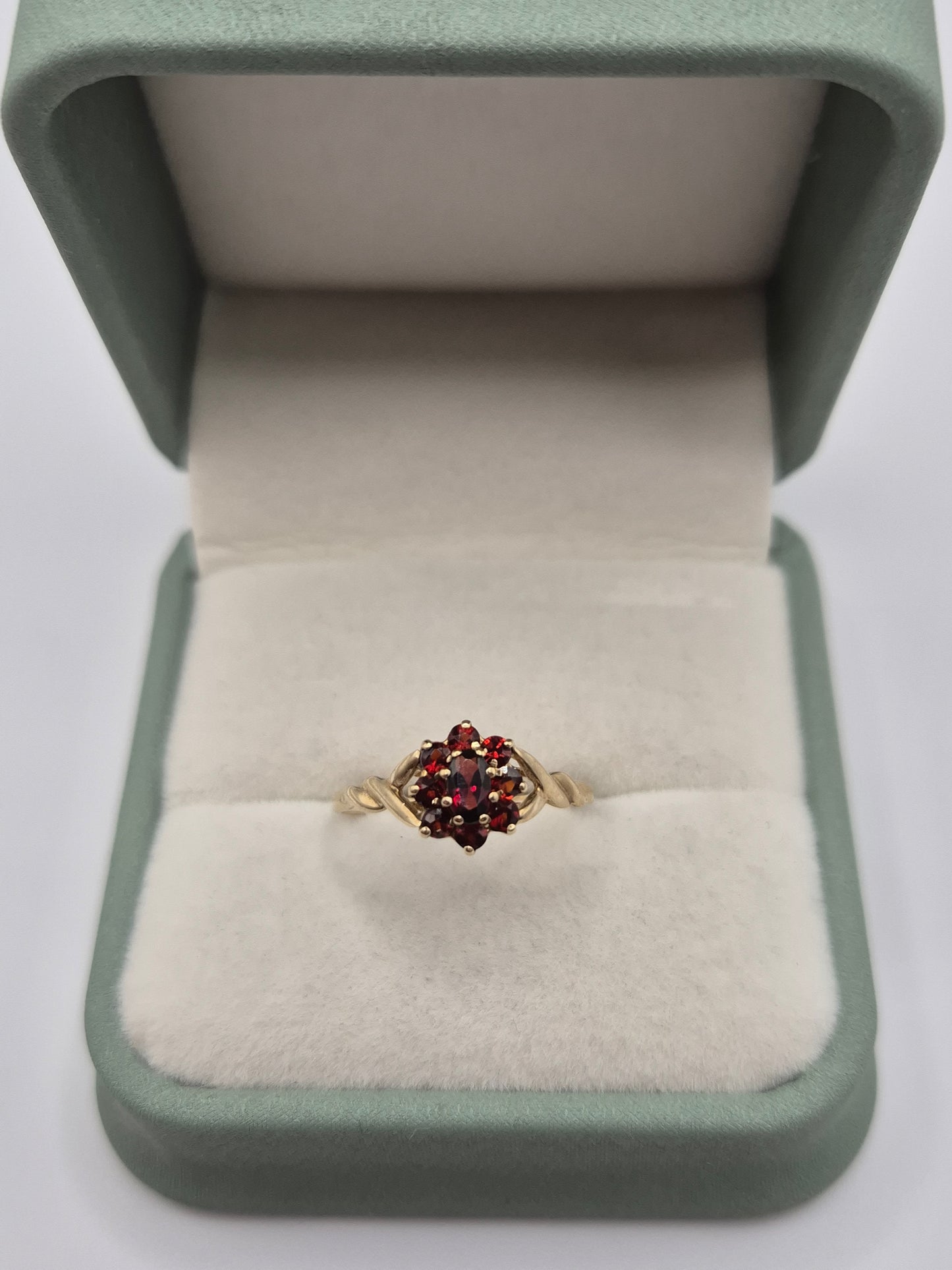 9ct gold garnet cluster ring