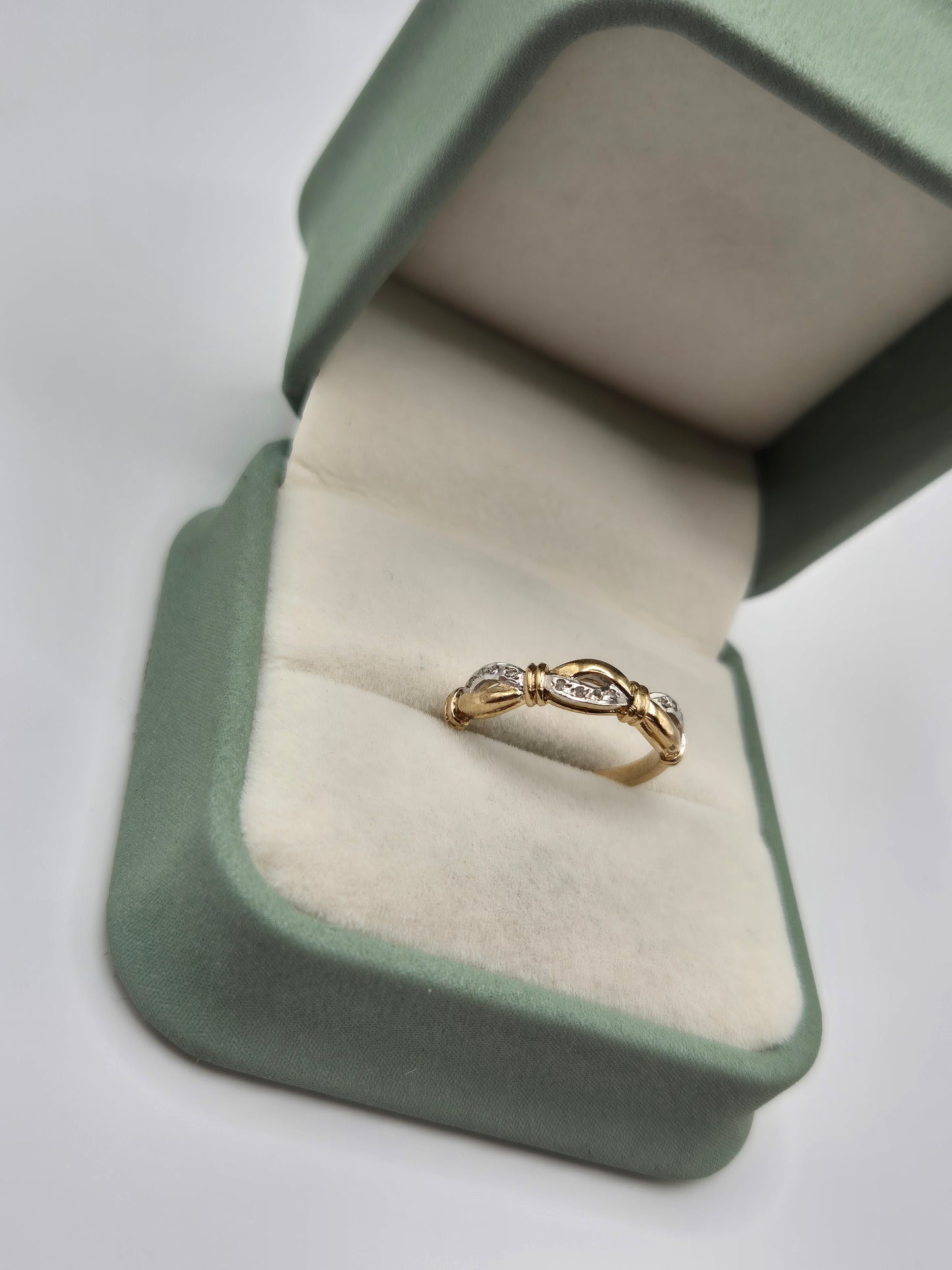 9ct gold diamond ring