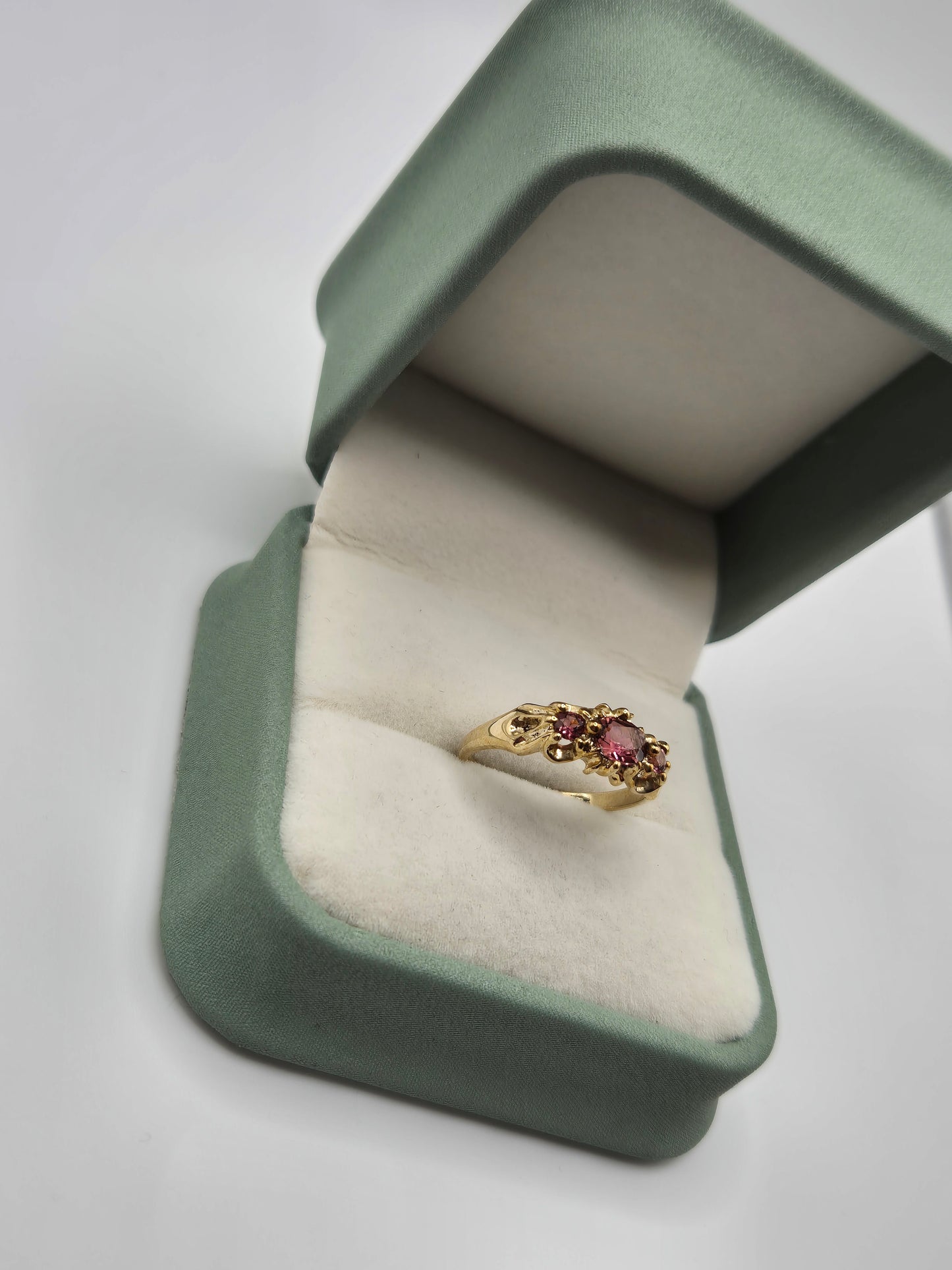 9ct gold almandine garnet ring