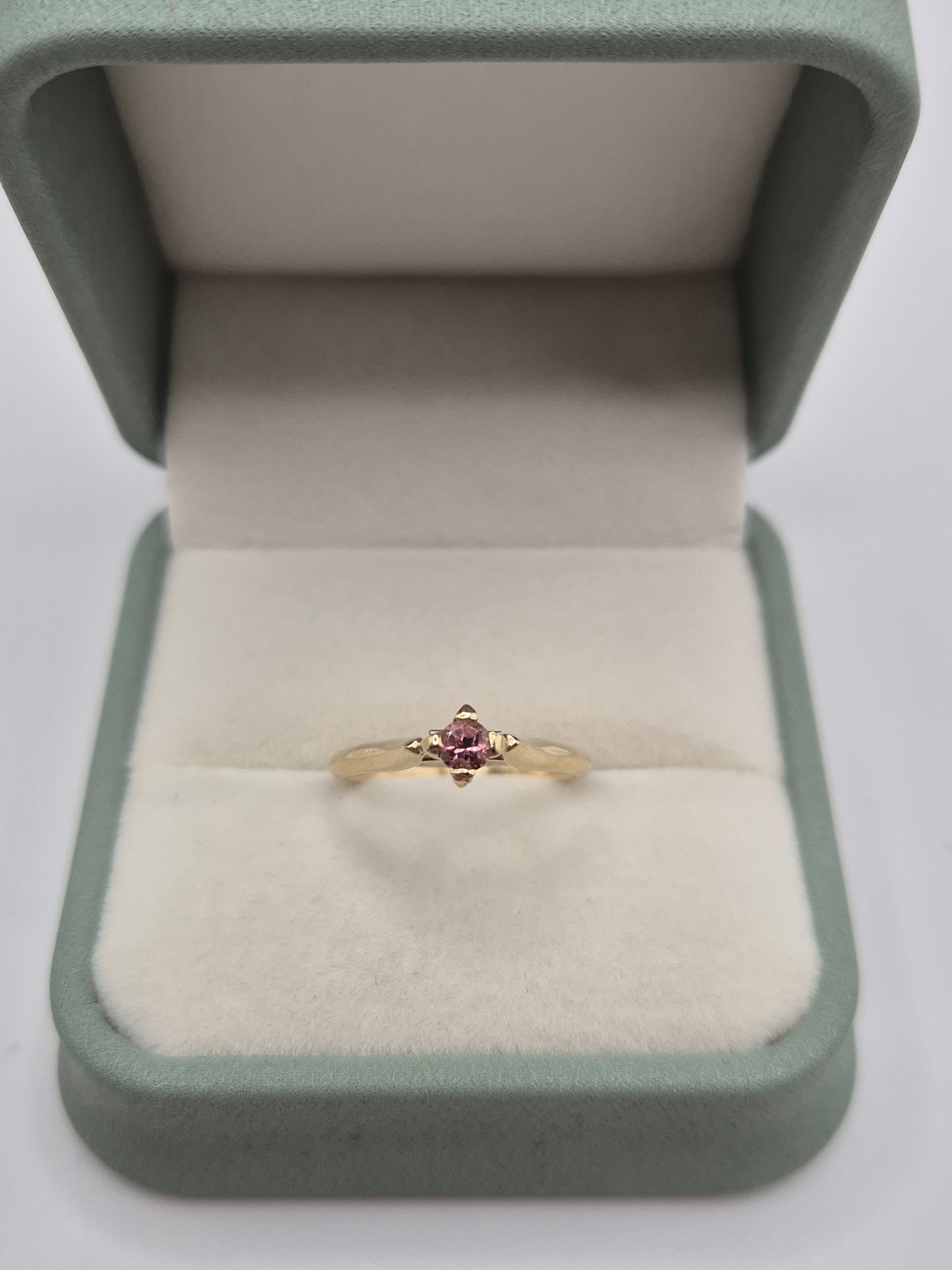 9ct gold pink topaz ring