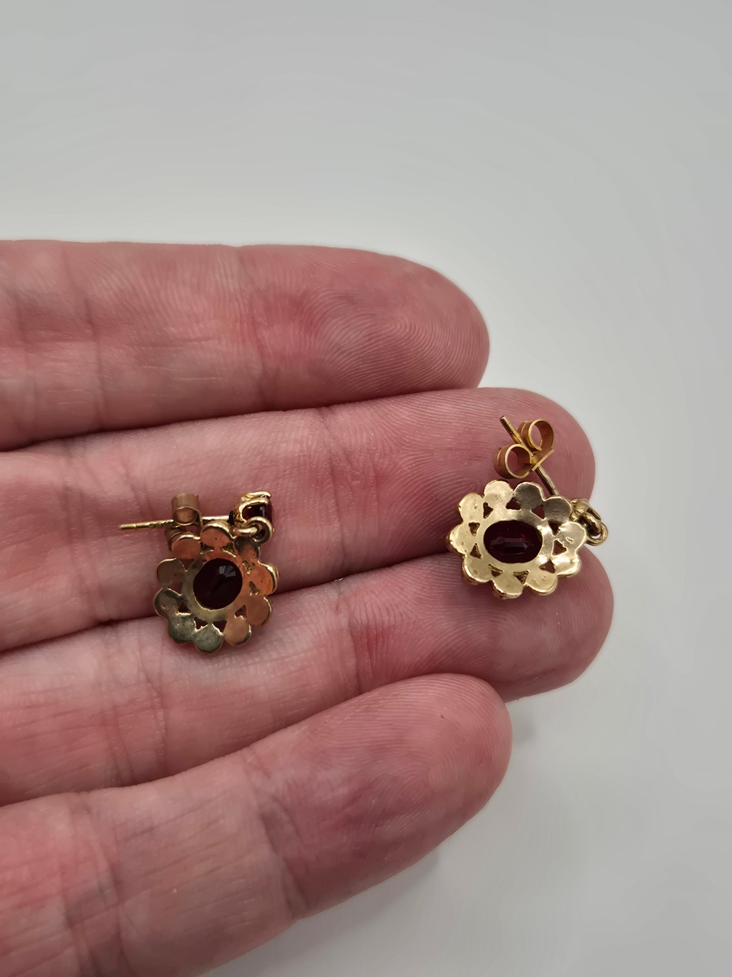 9ct gold garnet earrings