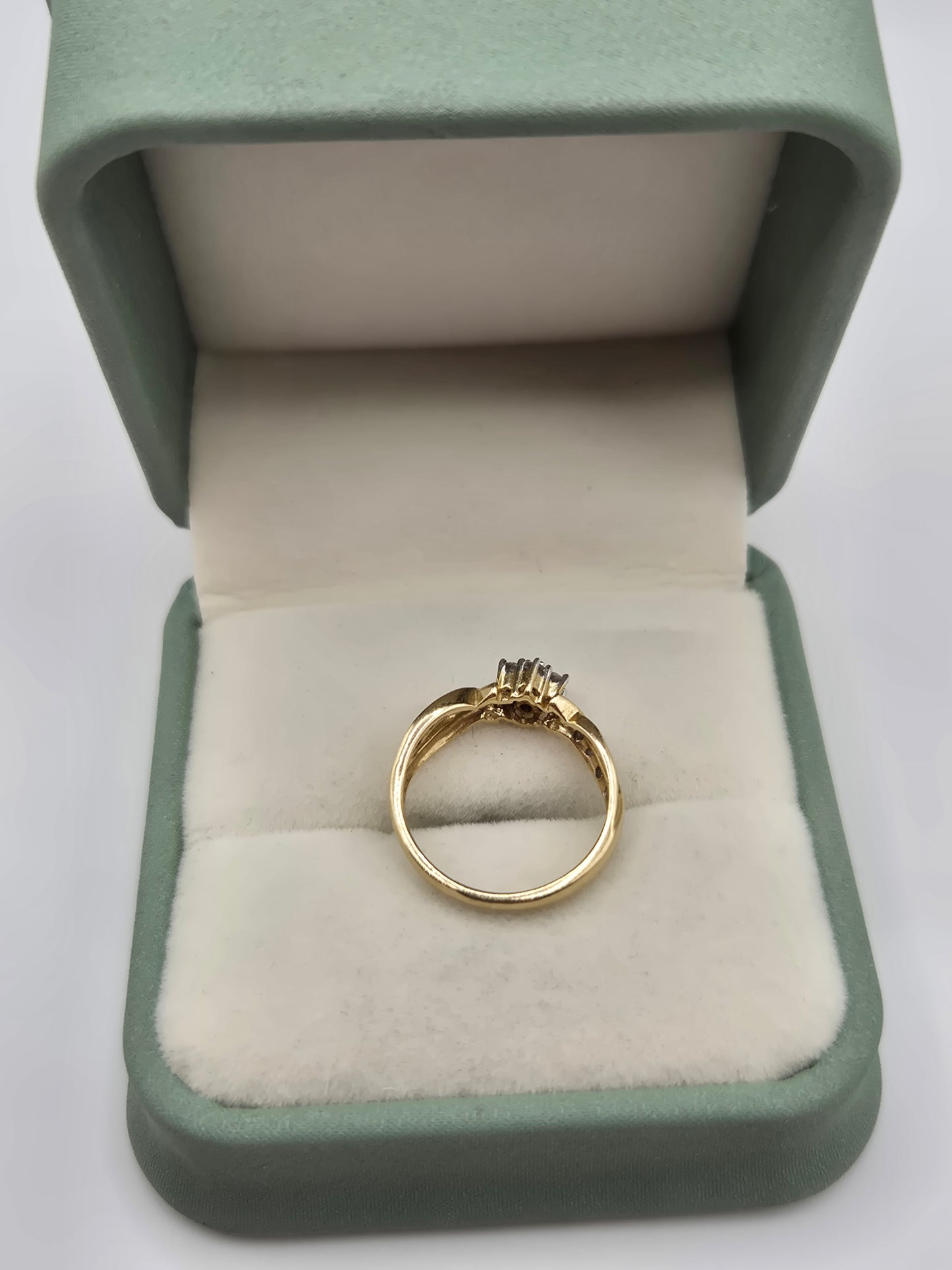9ct gold diamond ring