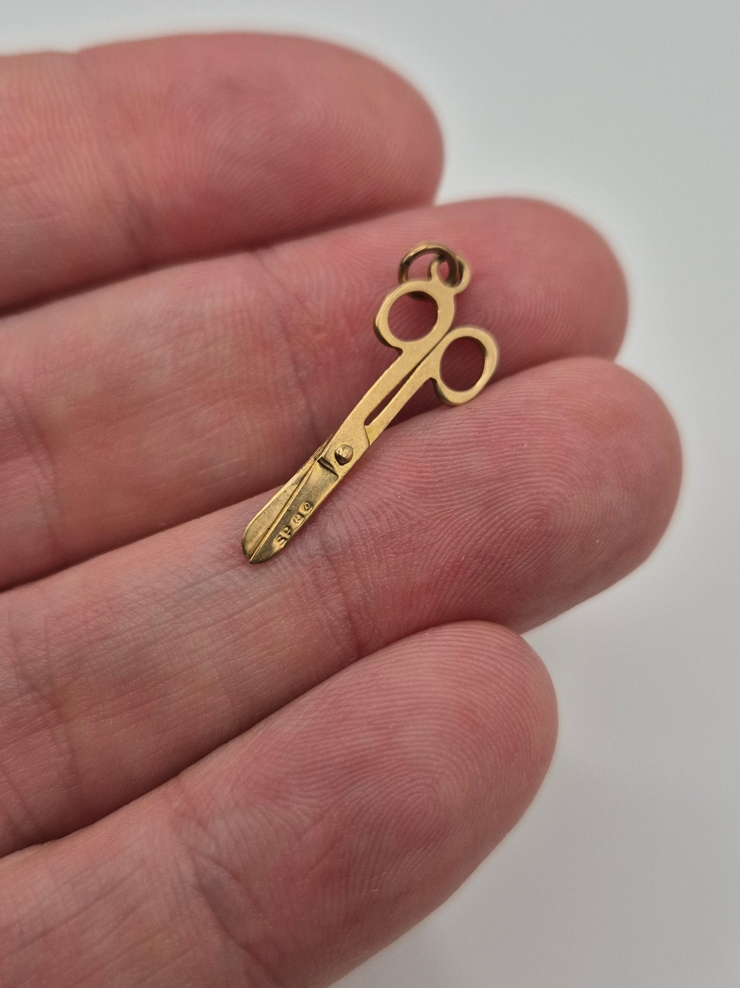 9ct gold scissors charm