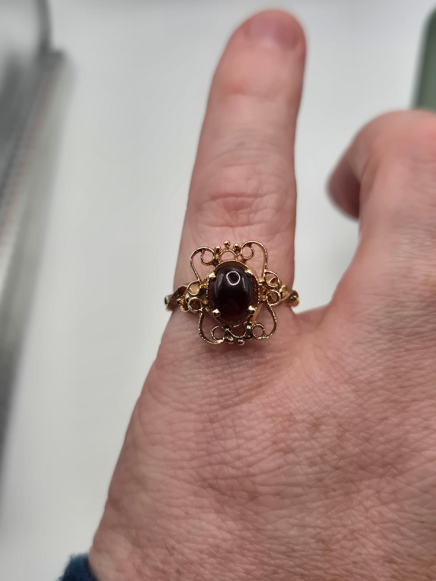 9ct gold cabachon garnet ring