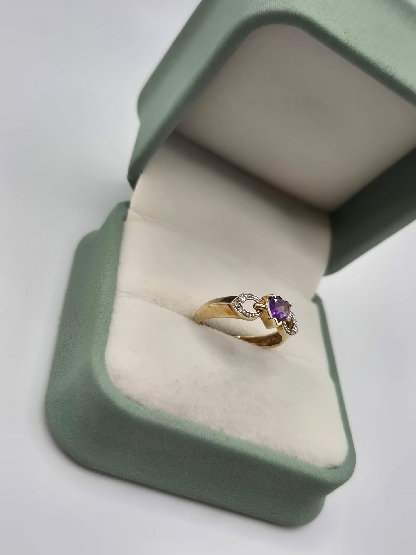 9ct gold amethyst and diamond ring