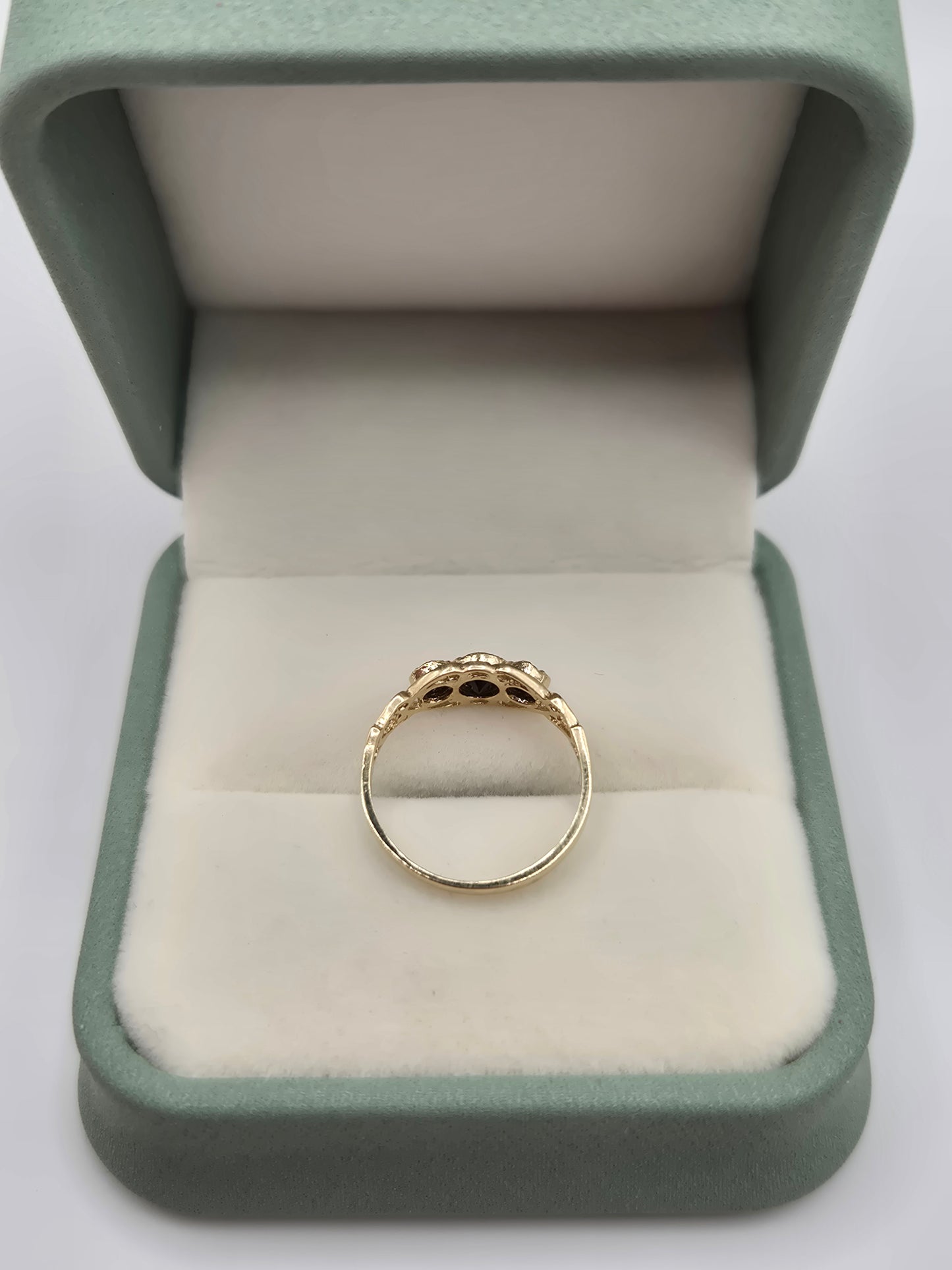 9ct gold sapphire ring