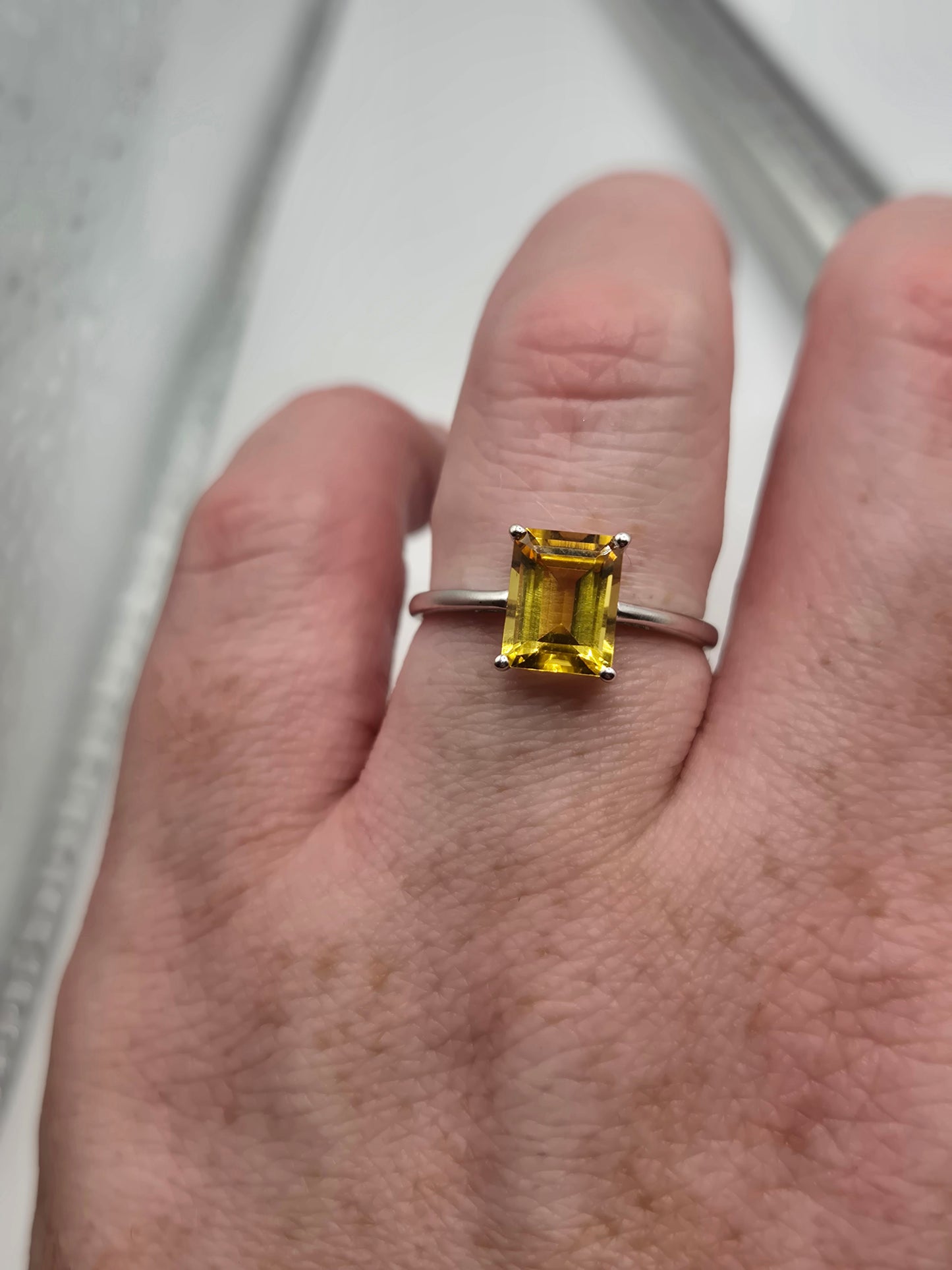 9ct white gold citrine ring