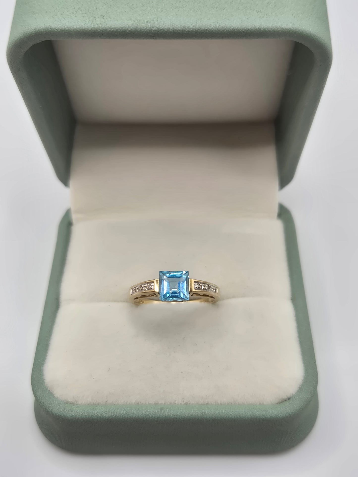 9ct gold topaz and diamond ring